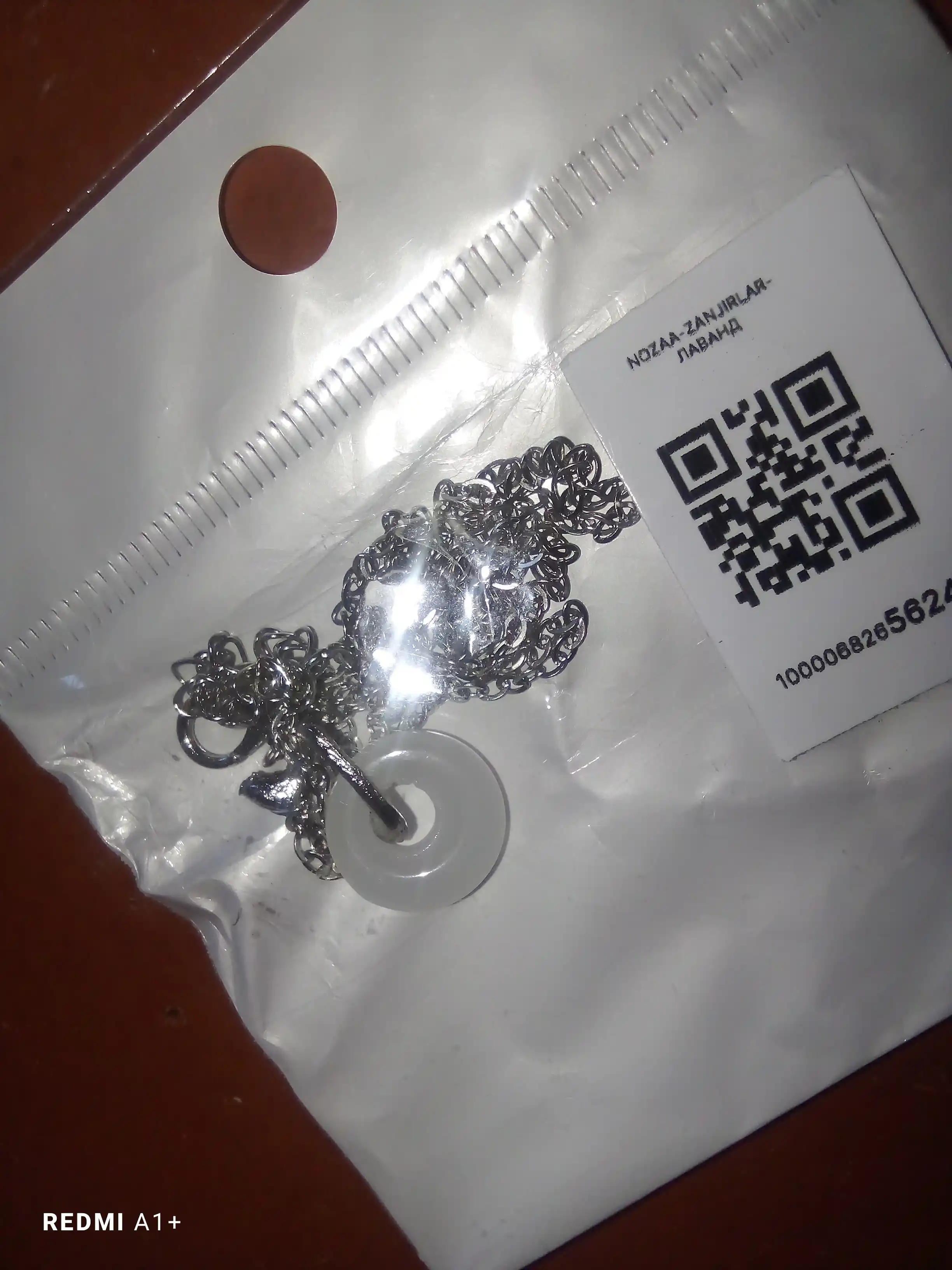 Ayollar uchun nafis ishlangan o'zgacha zanjir, bo'yin zanjiri