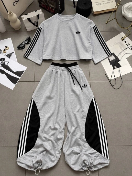 Ayollar uchun ikki qismlik oversize sport kostyumi futbolka va keng shim standart 42–52