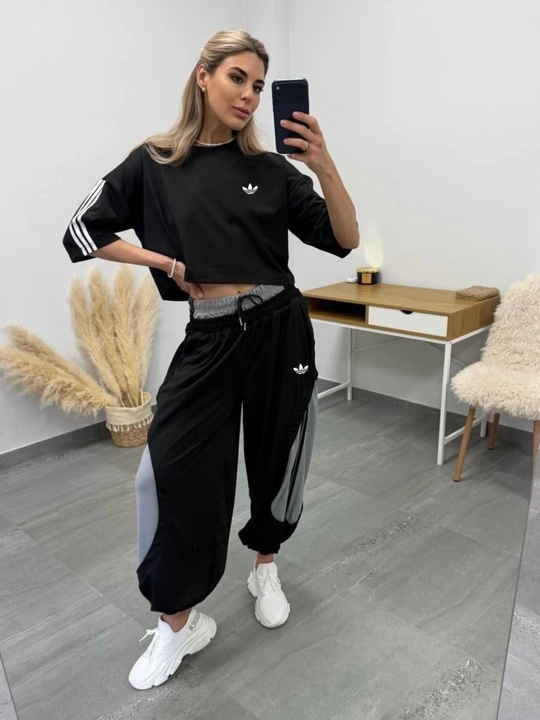Ayollar uchun ikki qismlik oversize sport kostyumi futbolka va keng shim standart 42–52