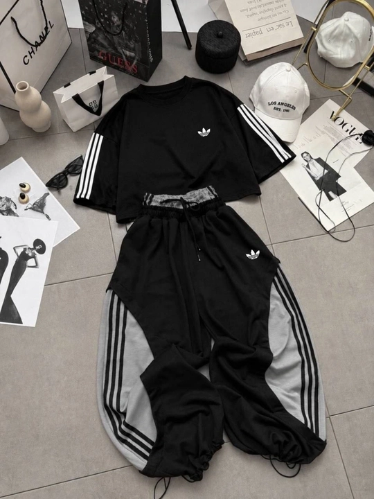 Ayollar uchun ikki qismlik oversize sport kostyumi futbolka va keng shim standart 42–52