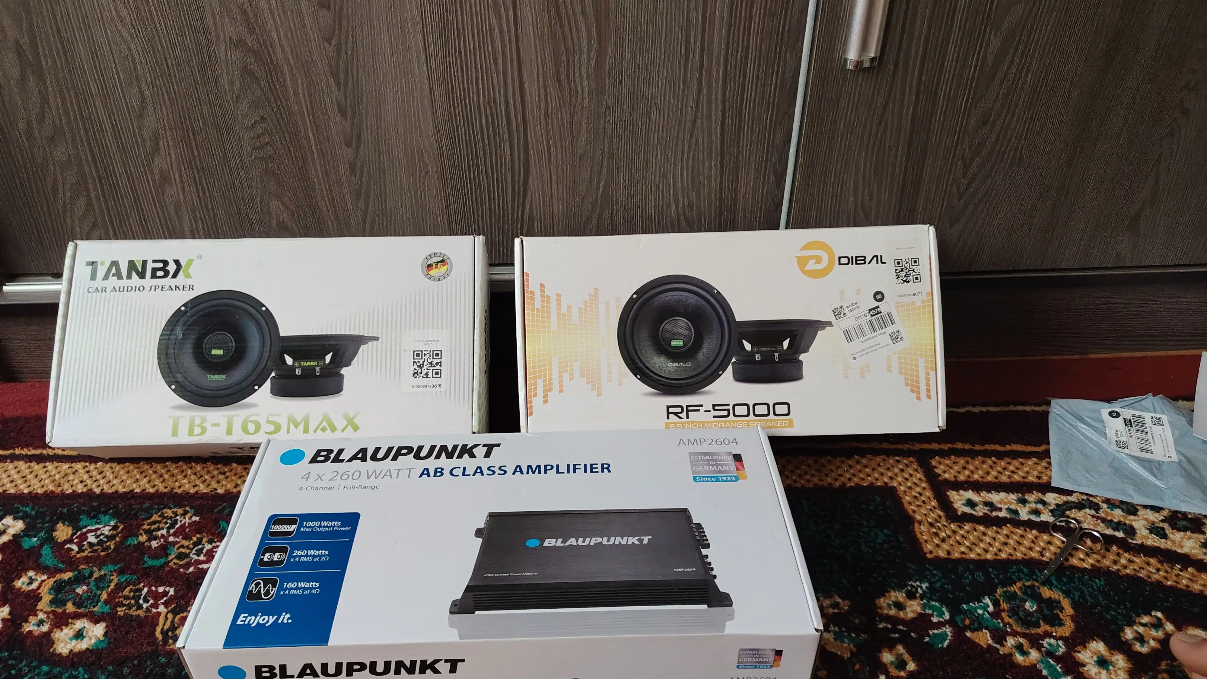 BLAUPUNKT AMP2604 avtomobil kuchaytirgichi, 4 kanalli, 1000 Vt, AB klass