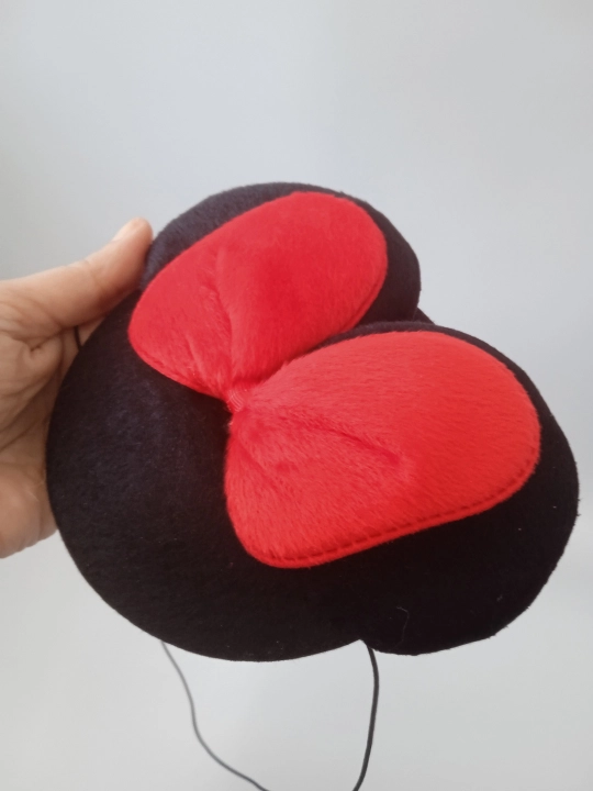 "Minnie Mouse mini shlyapa elastik tasmali."