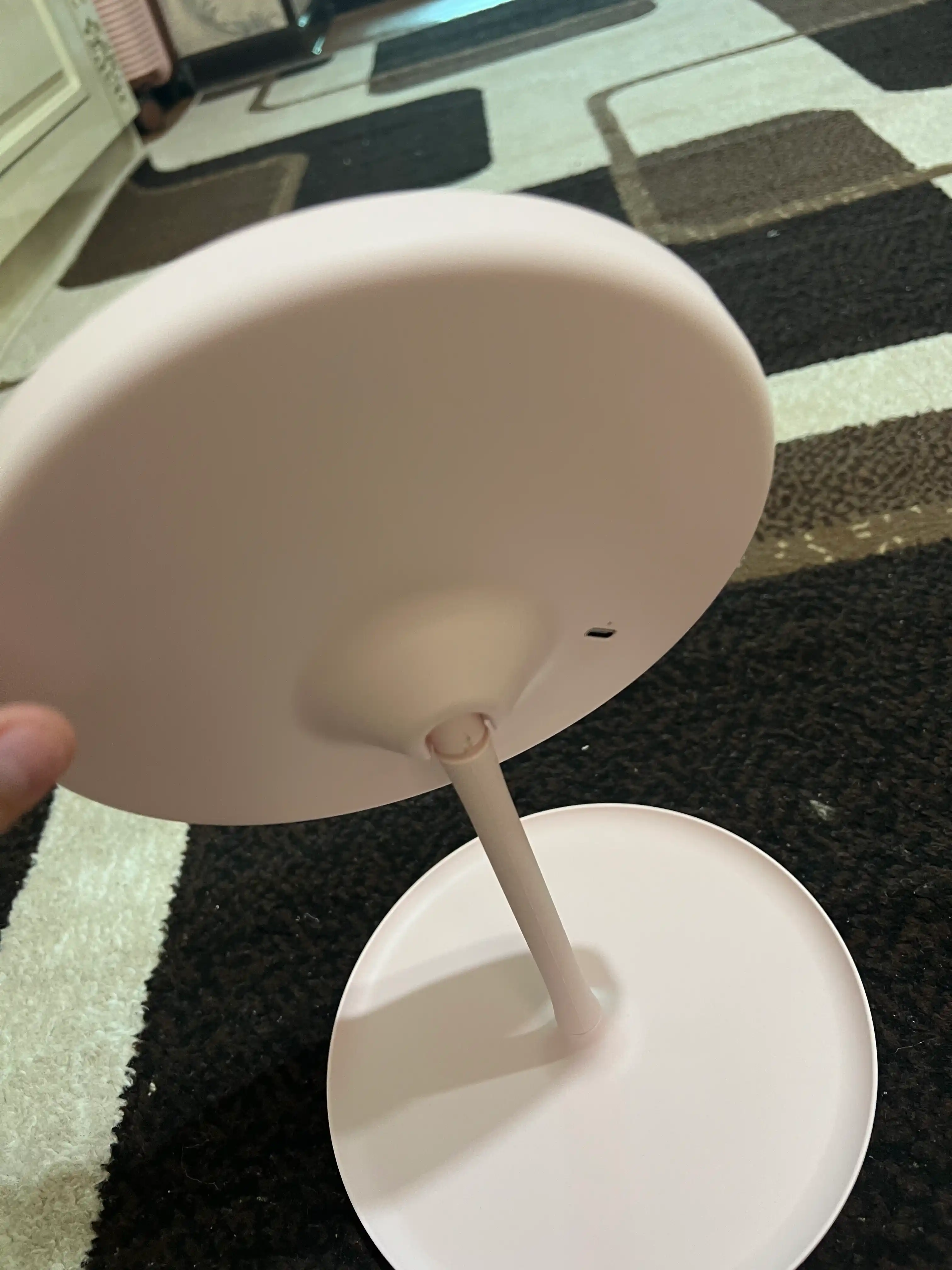 LED yoritgichli makiyaj oynasi – 3 yorug'lik rejimi, USB zaryad, sensor boshqaruv
