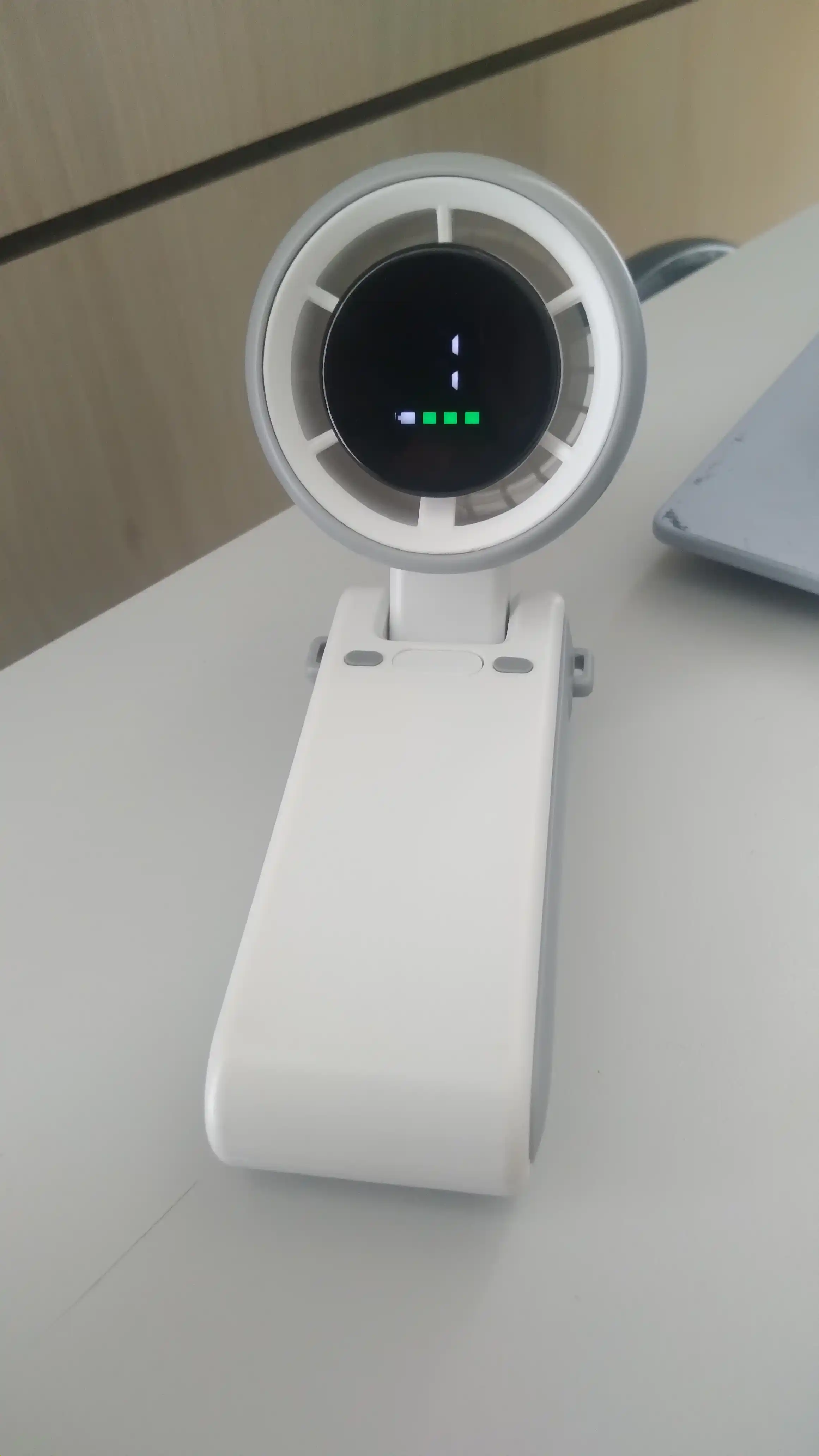 Mini ventilyator N607: 5 tezlik, cho'tkasiz motor, ryukzak uchun taqiladigan