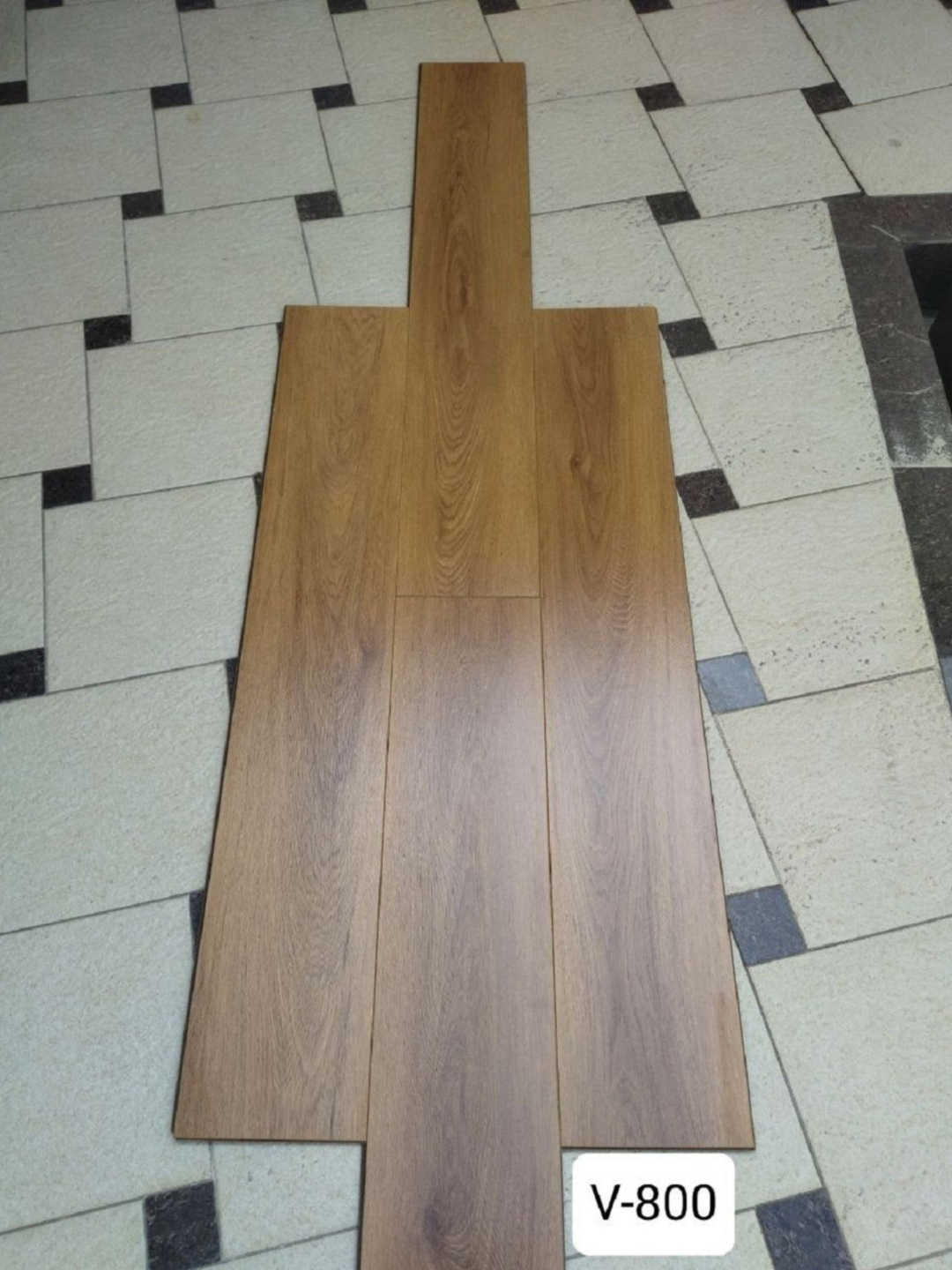 MDF laminat pol, 1220Х200Х8 mm razmerli, V - faskali sifatli yog'och taqlididagi taxta