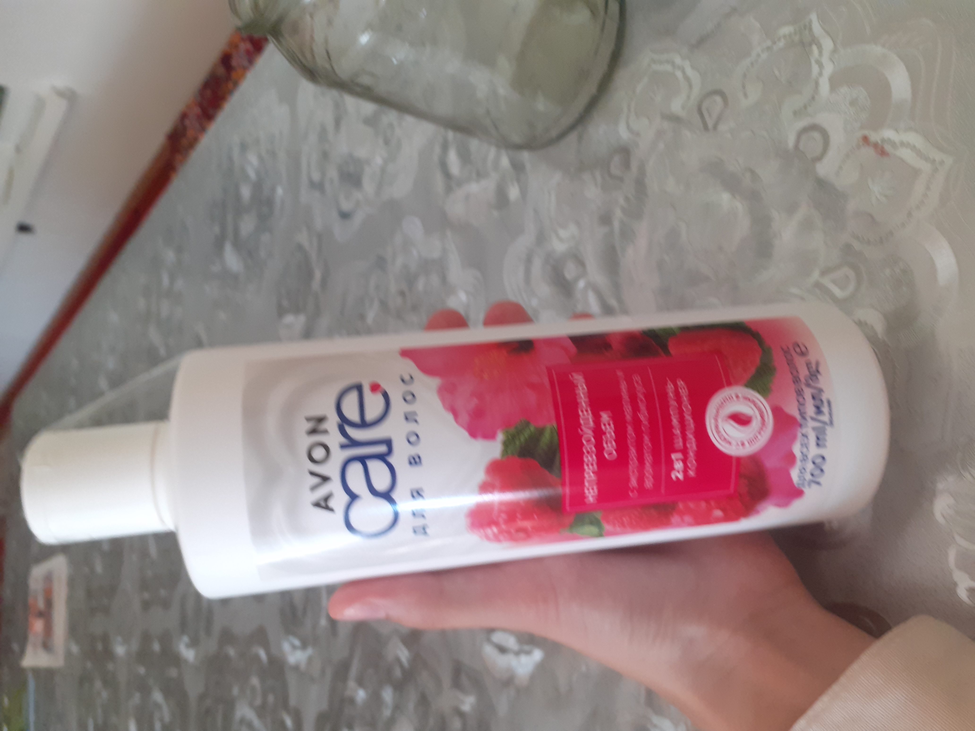 Avon Care sochlar uchun shampun-konditsioner, tengsiz hajm 2 tasi 1 da, 700 ml