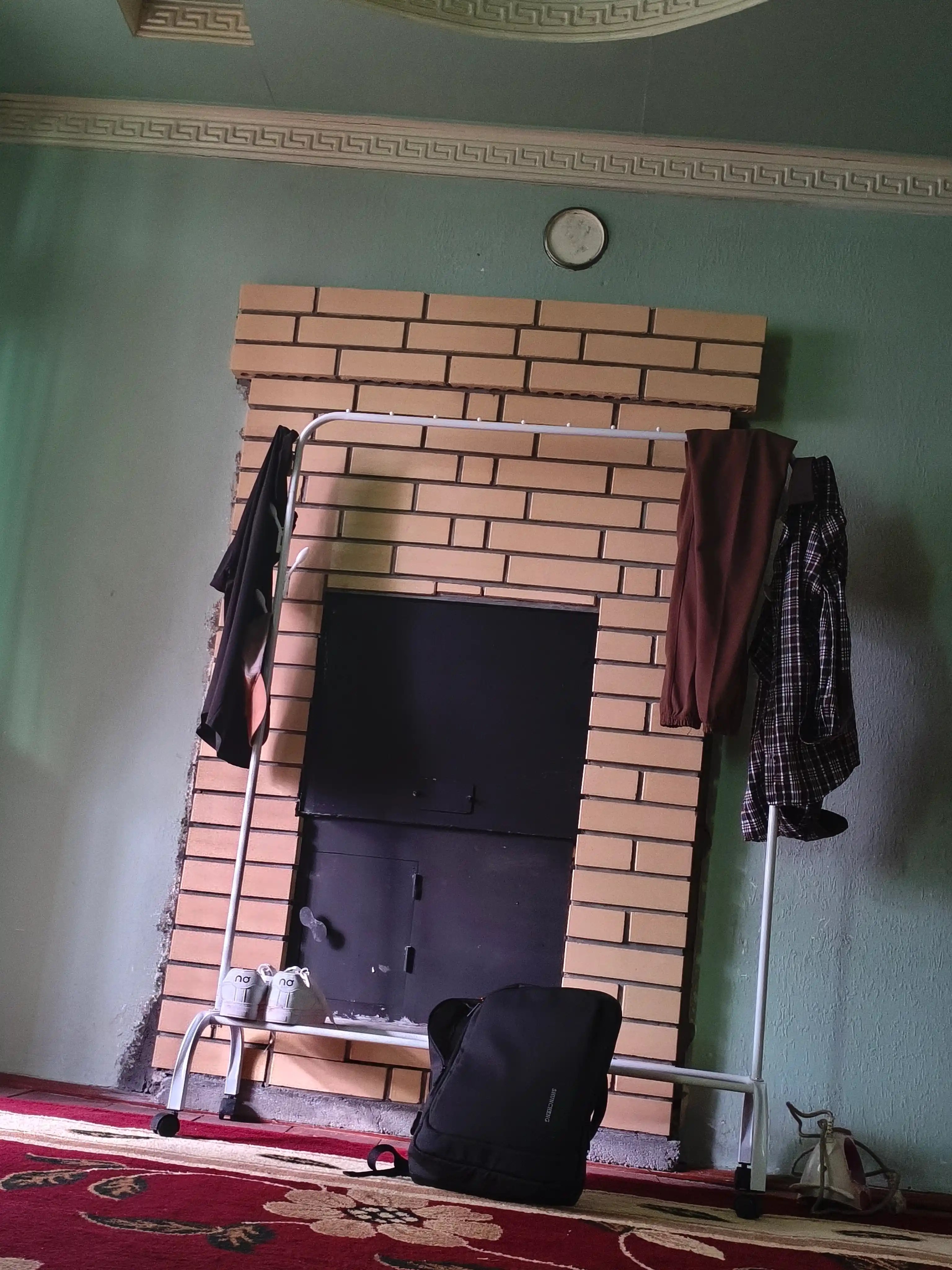Металлическая, напольная вешалка для одежды, с обувницей, на колесиках