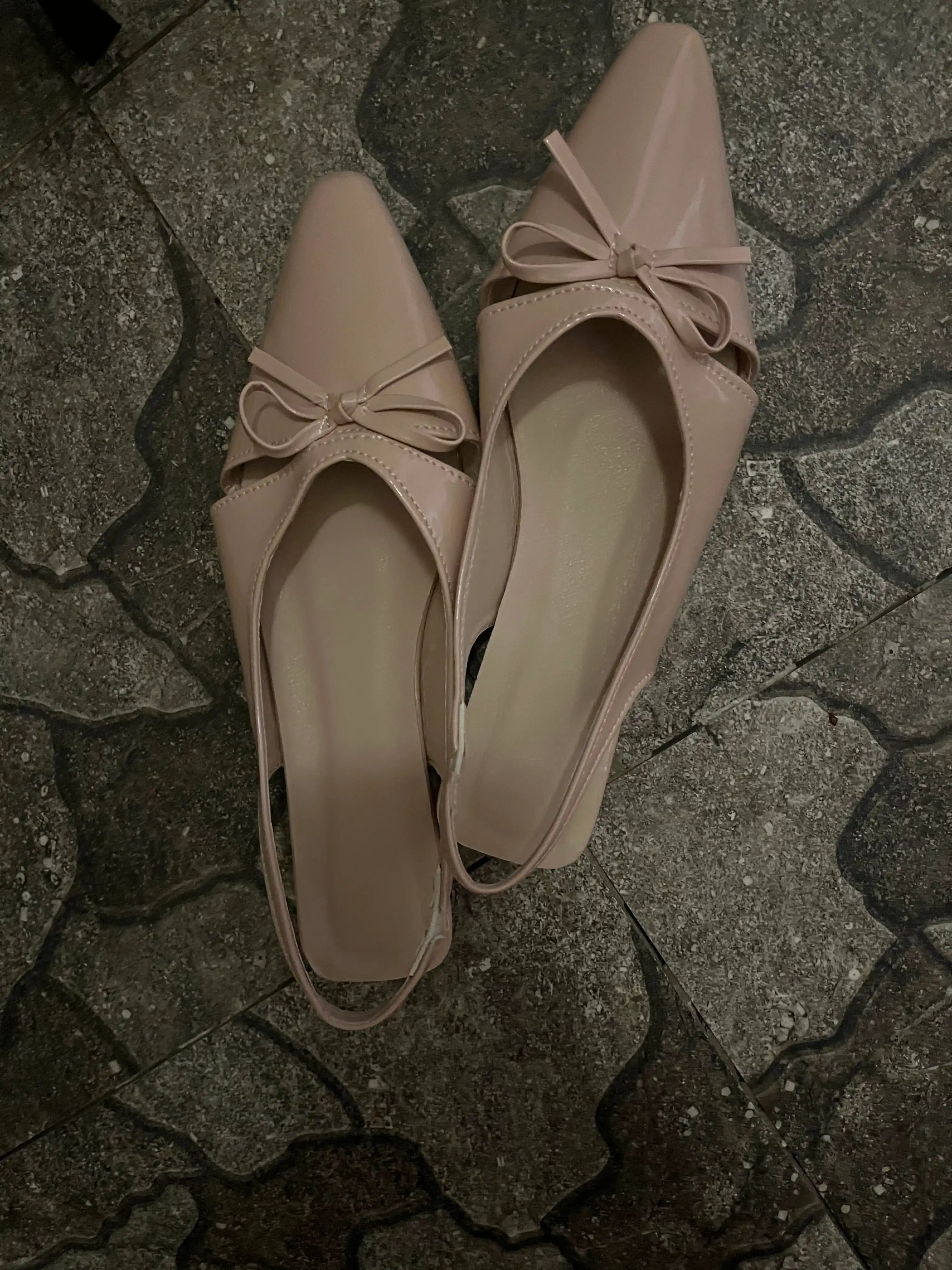 Ayollar sandallari, 37-40