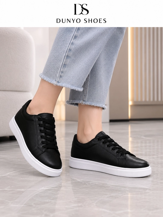 Ayollar uchun klassik krossovka Dunyo Shoes, oq va qora, kundalik sport poyabzali