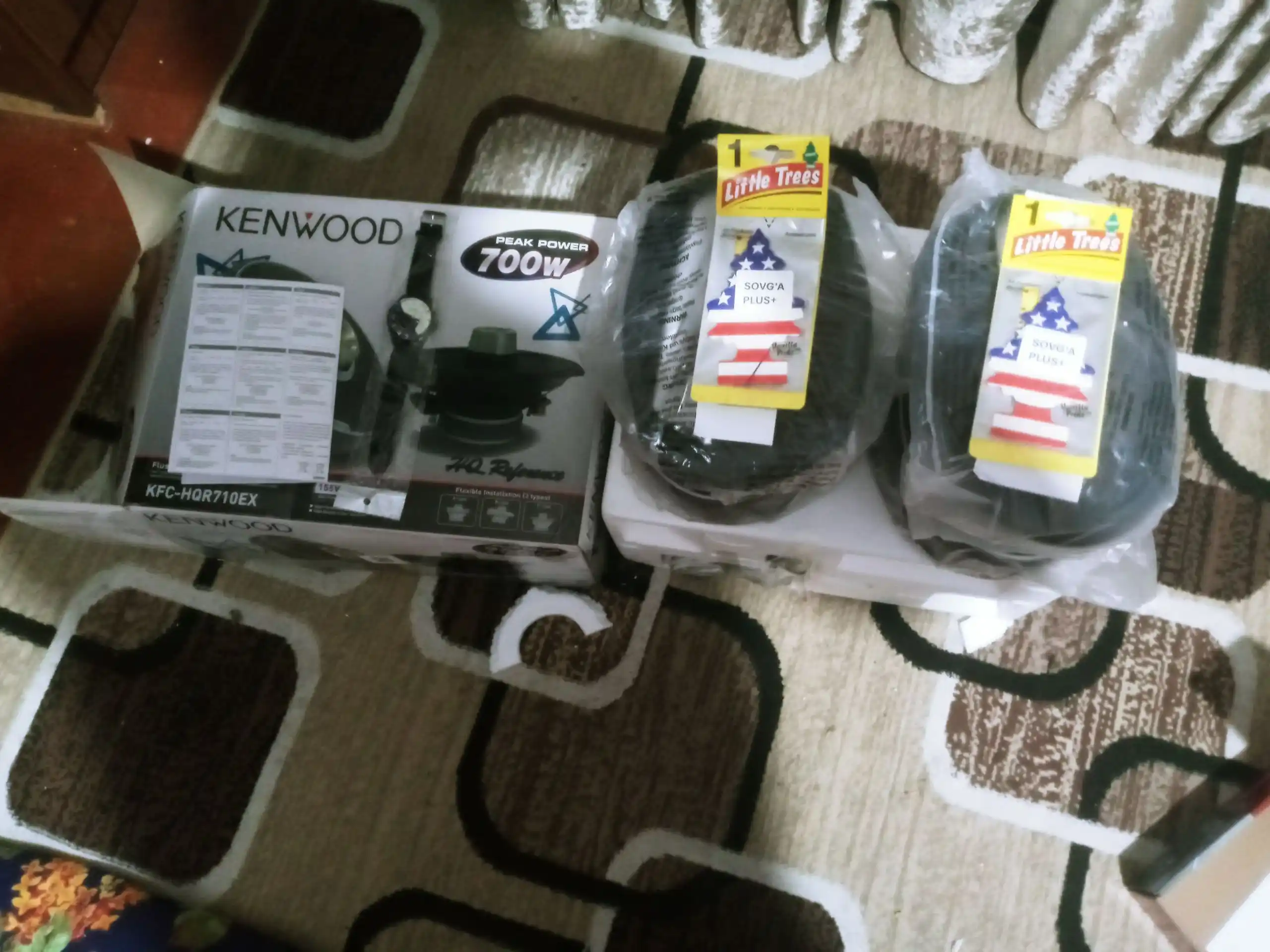 Колонка Kenwood legenda Botex 700wat 2 шт, очень чистый звук тяжелый вес стоит своих денег