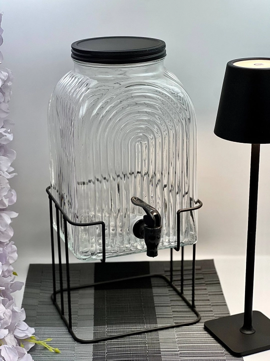 Kompot idishi kranli, metall taglikli shisha ichimlik dispenseri
