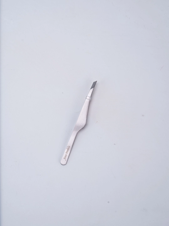 Jane Iredale qosh uchun professional qiya pinset