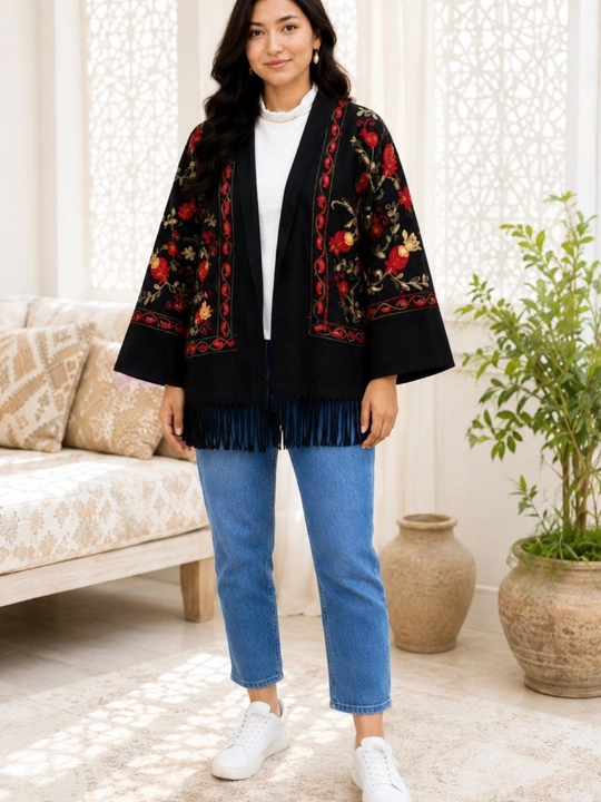 Ayollar kardigani, milliy naqshli poncho