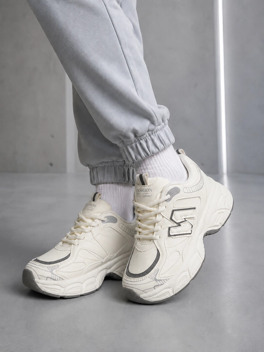 New Balance ulkan platformasidagi ayollar krossovkalari - kundalik, sport uslubidagi