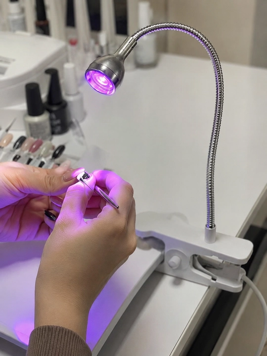 Chiroq UV, metall manikyur uchun, tasmali LED