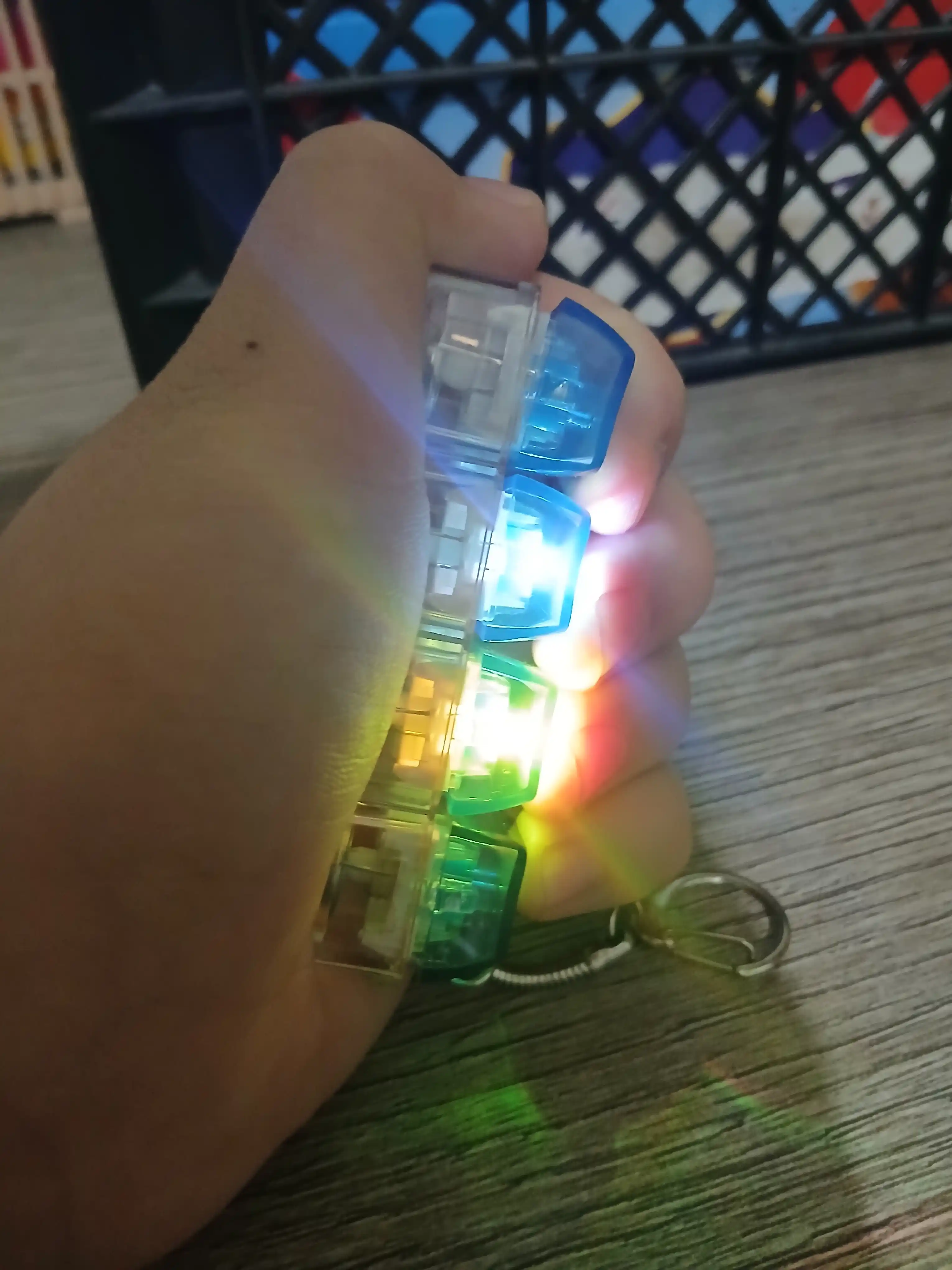 Антистресс брелок-клавиатура с RGB подсветкой, кликер для концентрации внимания