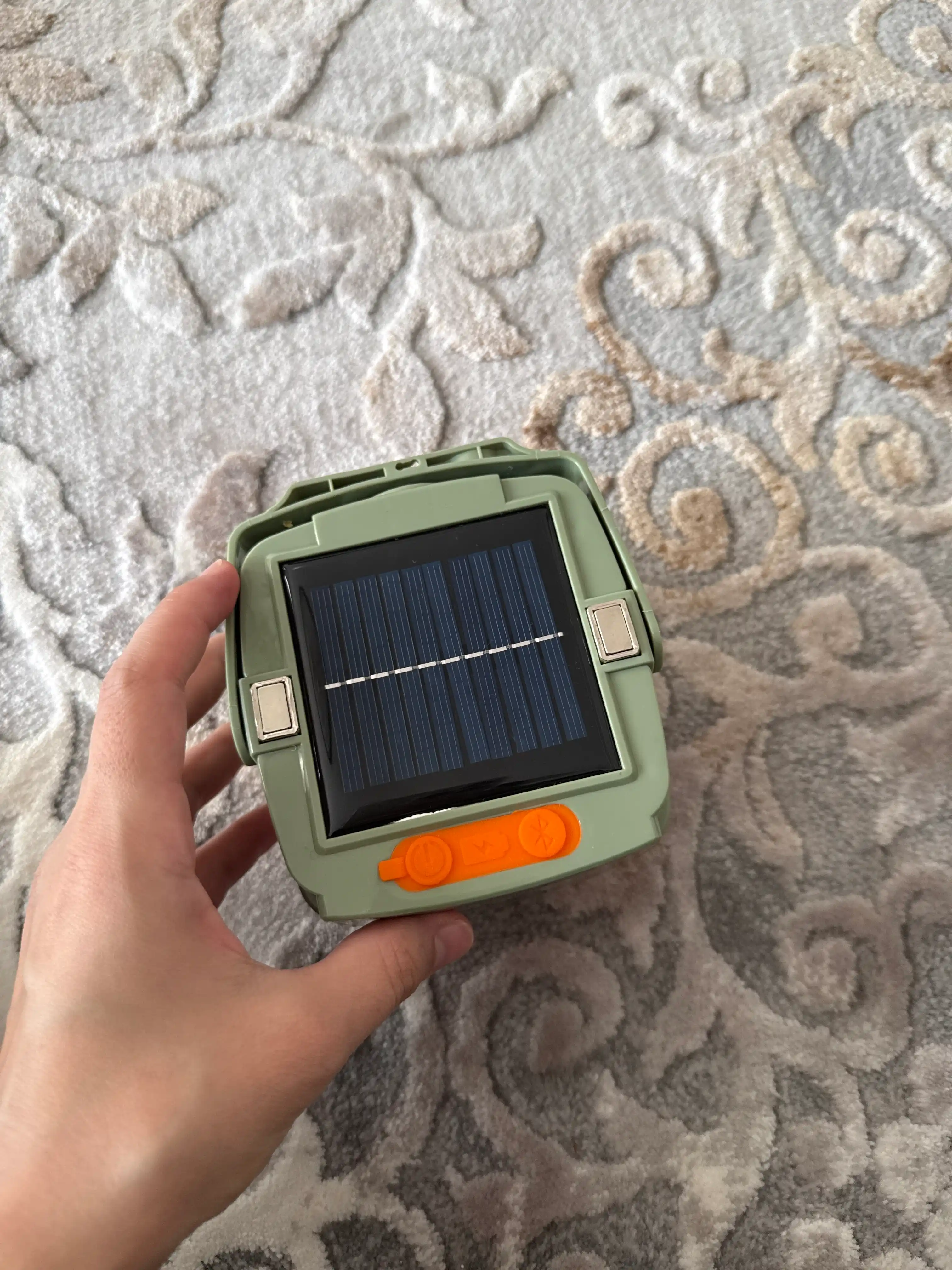 LED fonar quyosh paneli bilan, 3600 mAh batareya, 7–10 soat yorug‘lik, portativ fonar