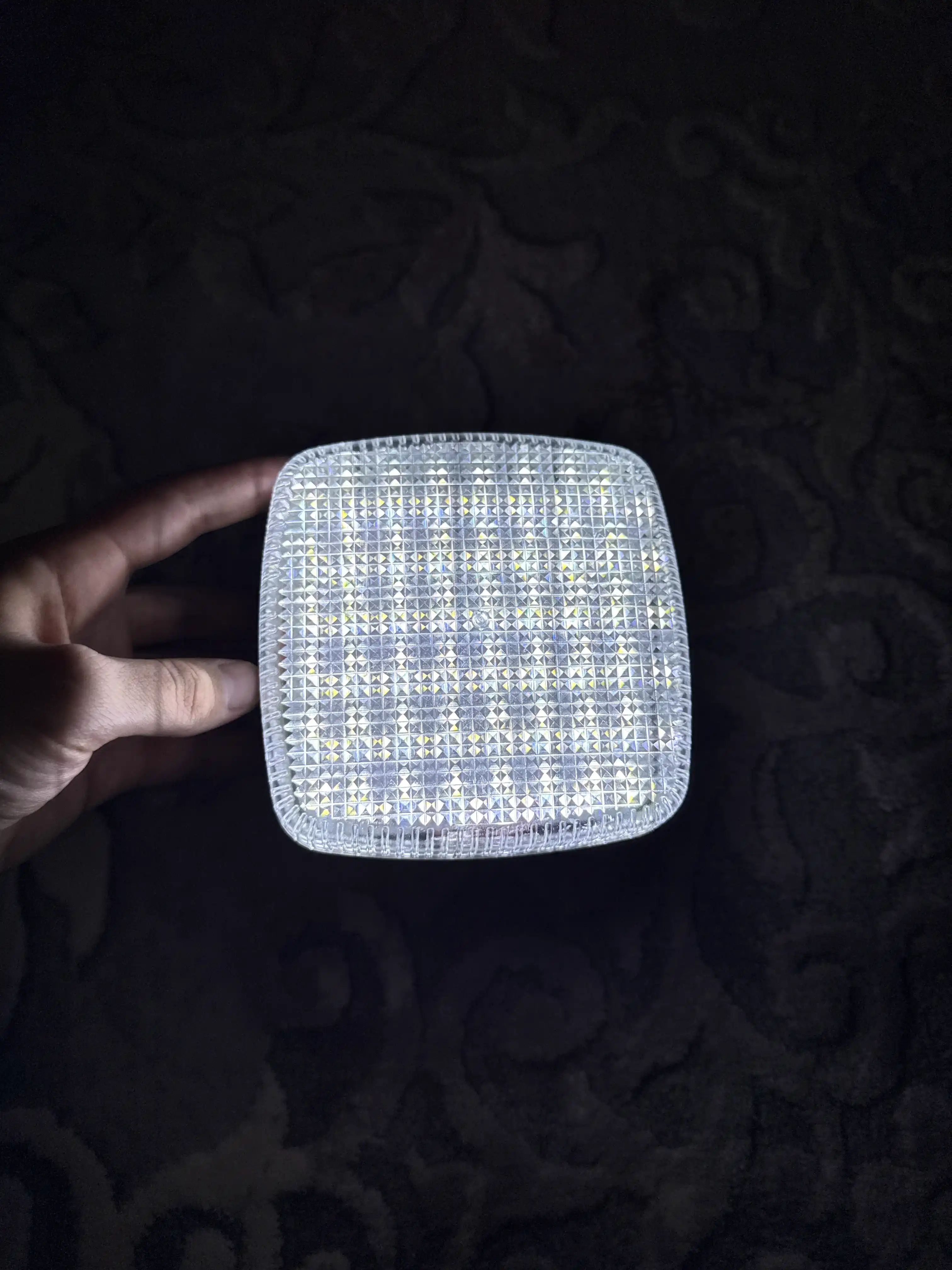 LED fonar quyosh paneli bilan, 3600 mAh batareya, 7–10 soat yorug‘lik, portativ fonar
