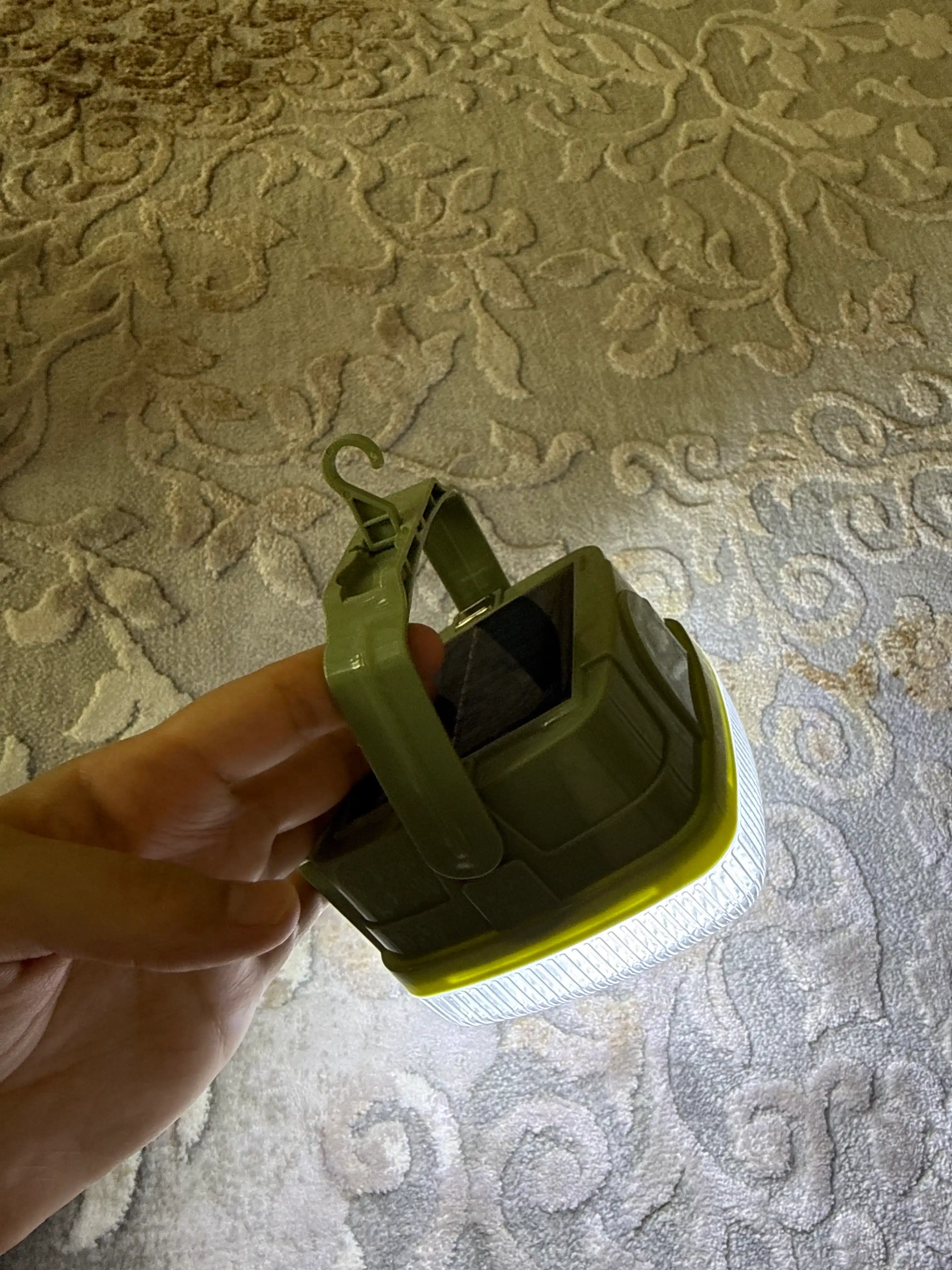 LED fonar quyosh paneli bilan, 3600 mAh batareya, 7–10 soat yorug‘lik, portativ fonar