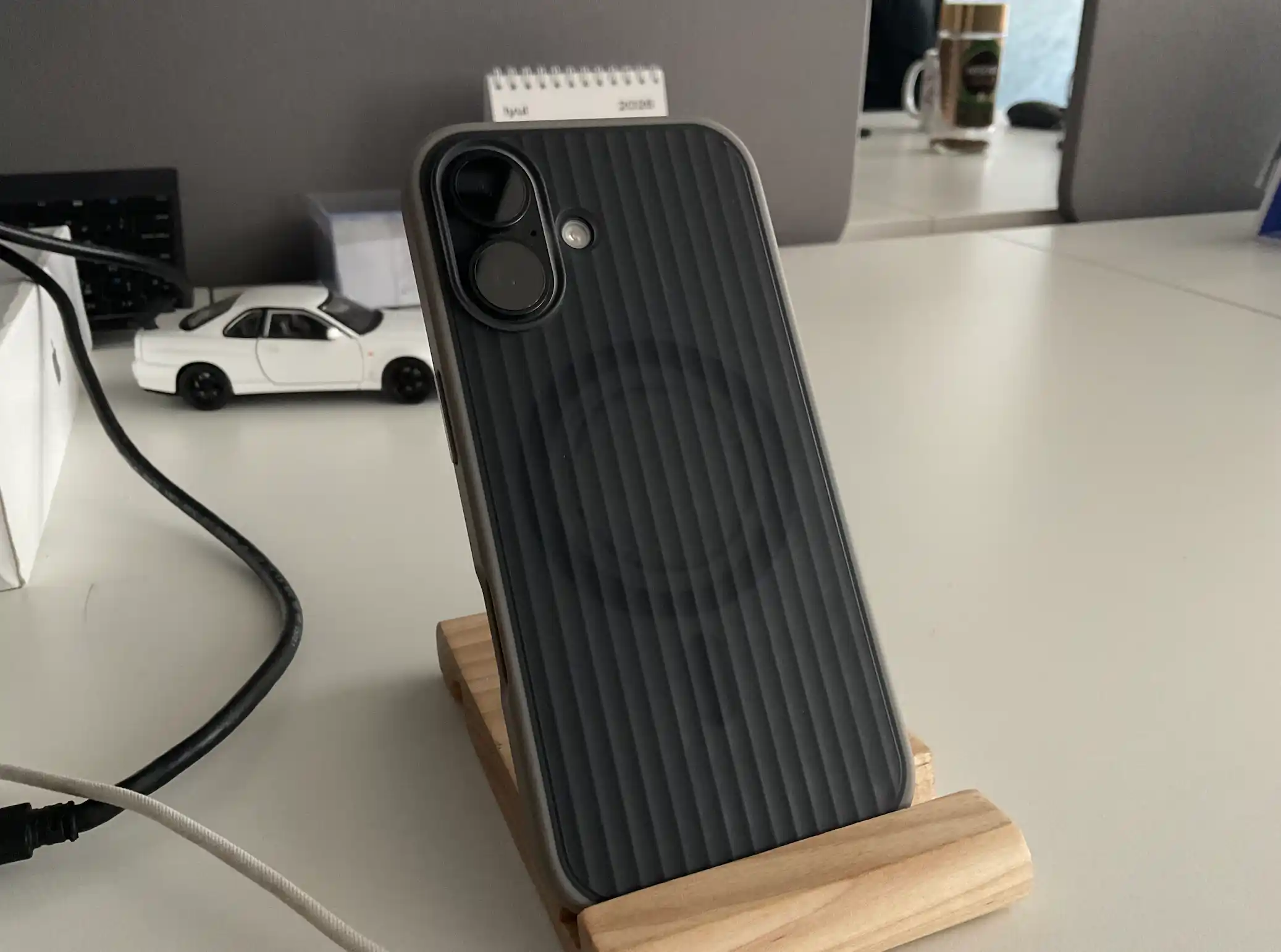 IPhone 15/16 Pro/Max uchun to‘lqinli teksturali MagSafe bilan mos himoya qoplamasi