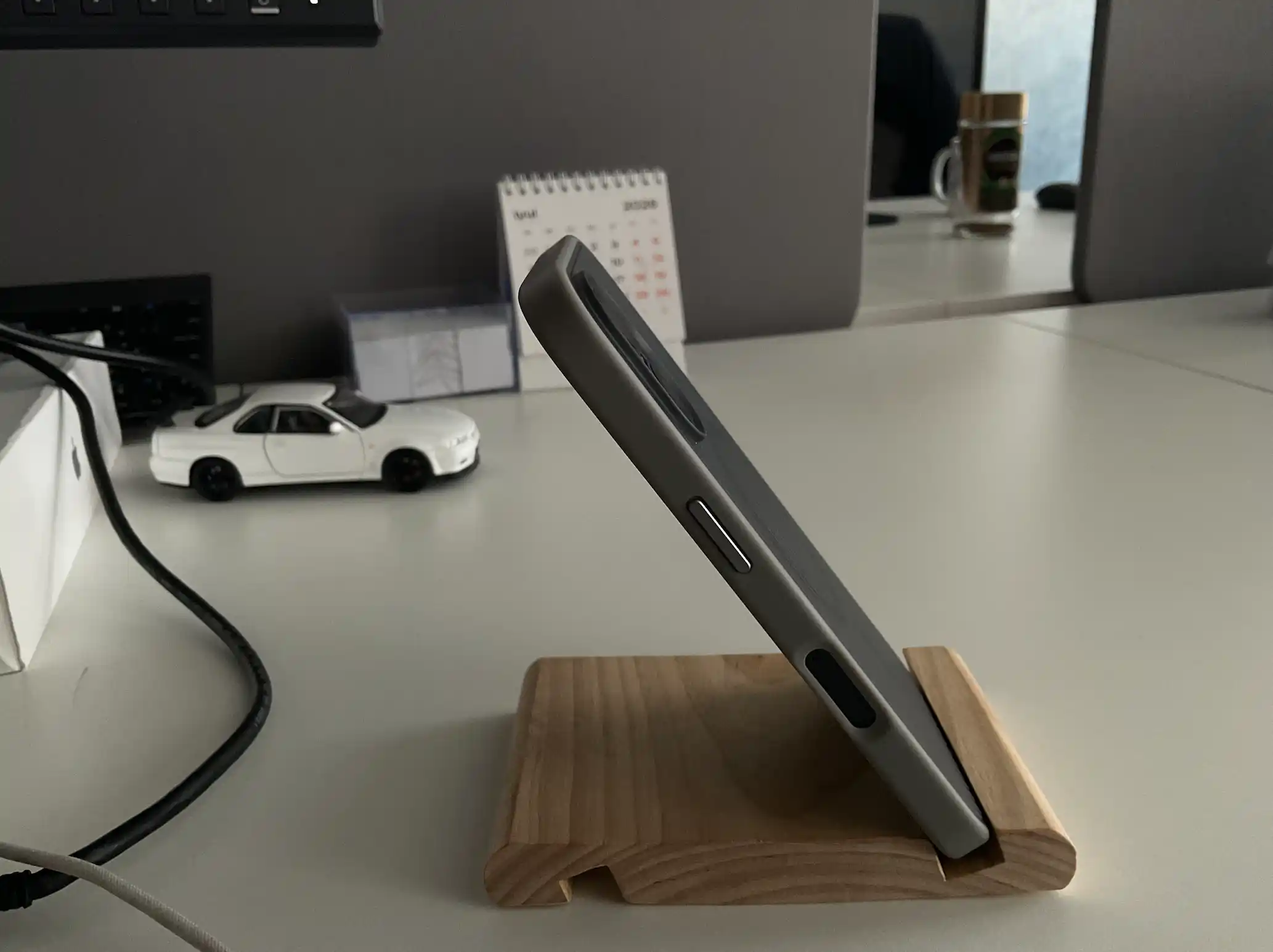 IPhone 15/16 Pro/Max uchun to‘lqinli teksturali MagSafe bilan mos himoya qoplamasi
