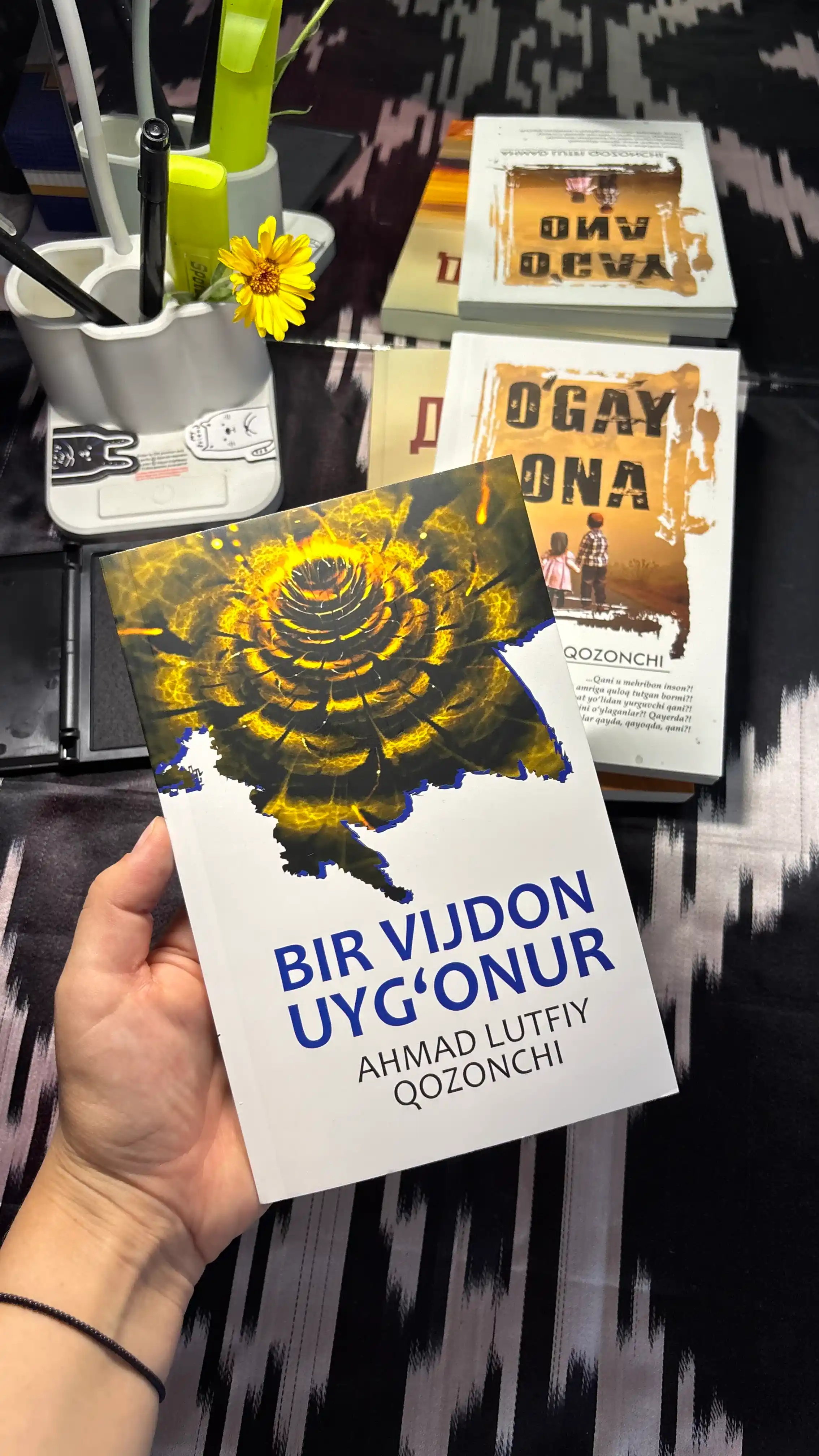 O'gay ona, Bir vijdon uyg'onur, Ahmad Lutfiy Qozonchi