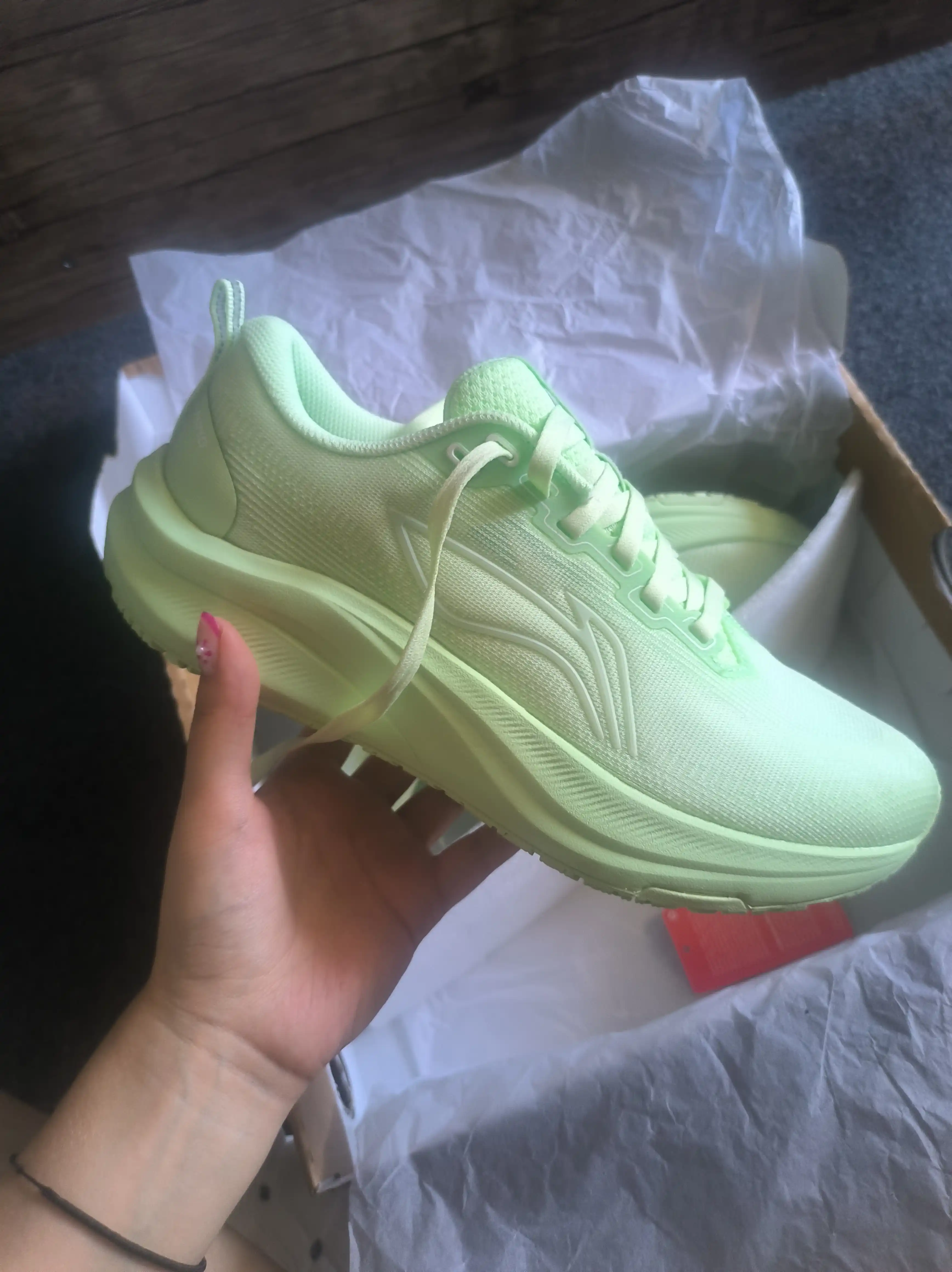 Li-Ning RED HARE 8 ayollar yugurish krossovkalari