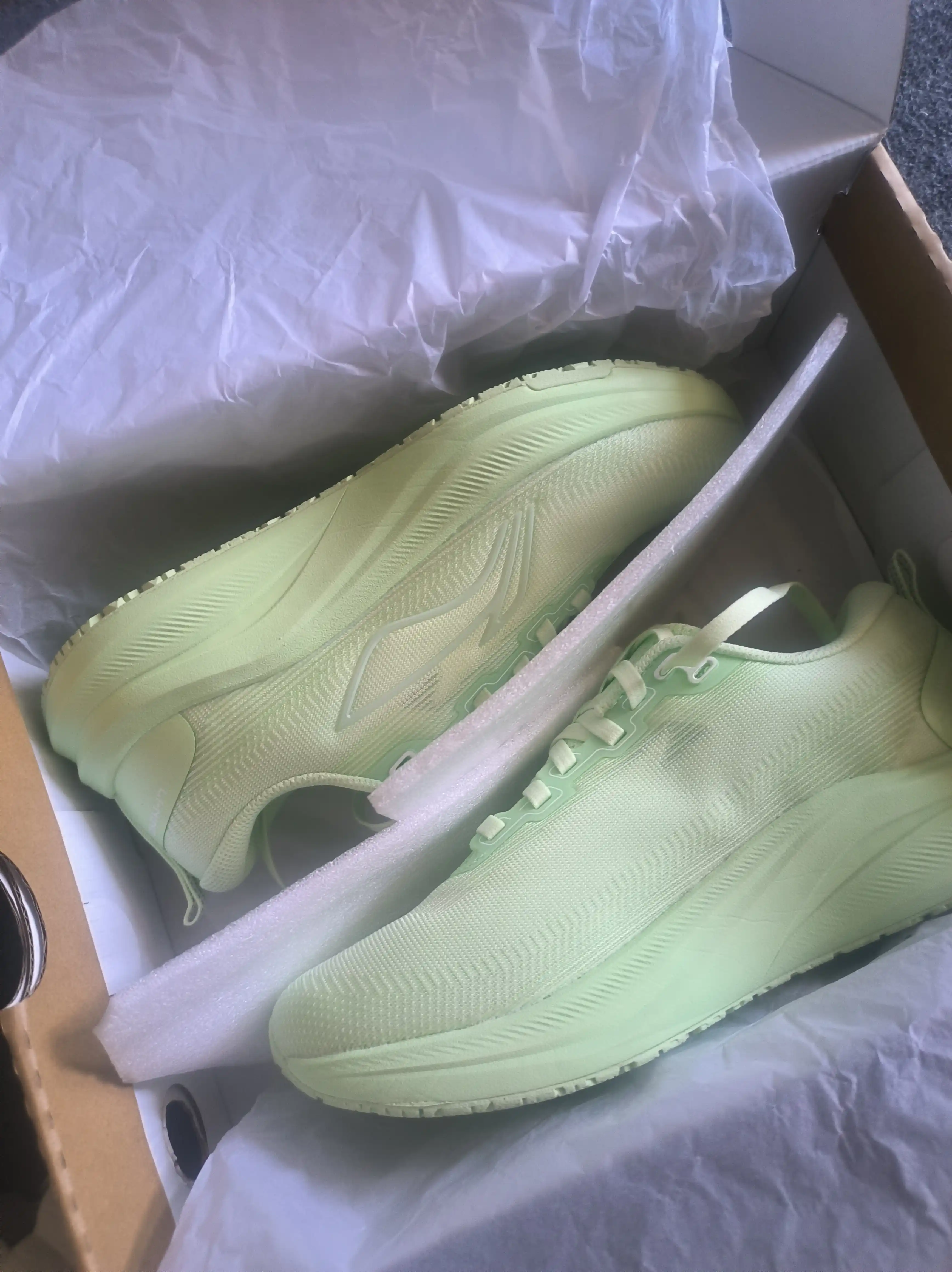 Li-Ning RED HARE 8 ayollar yugurish krossovkalari