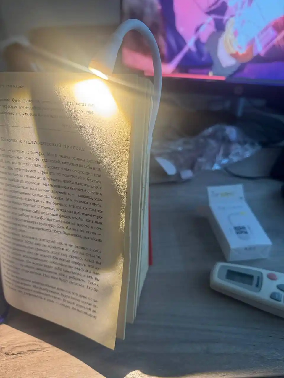 Kitob o‘qish uchun lampa, yoritgich va simsiz yoritgich