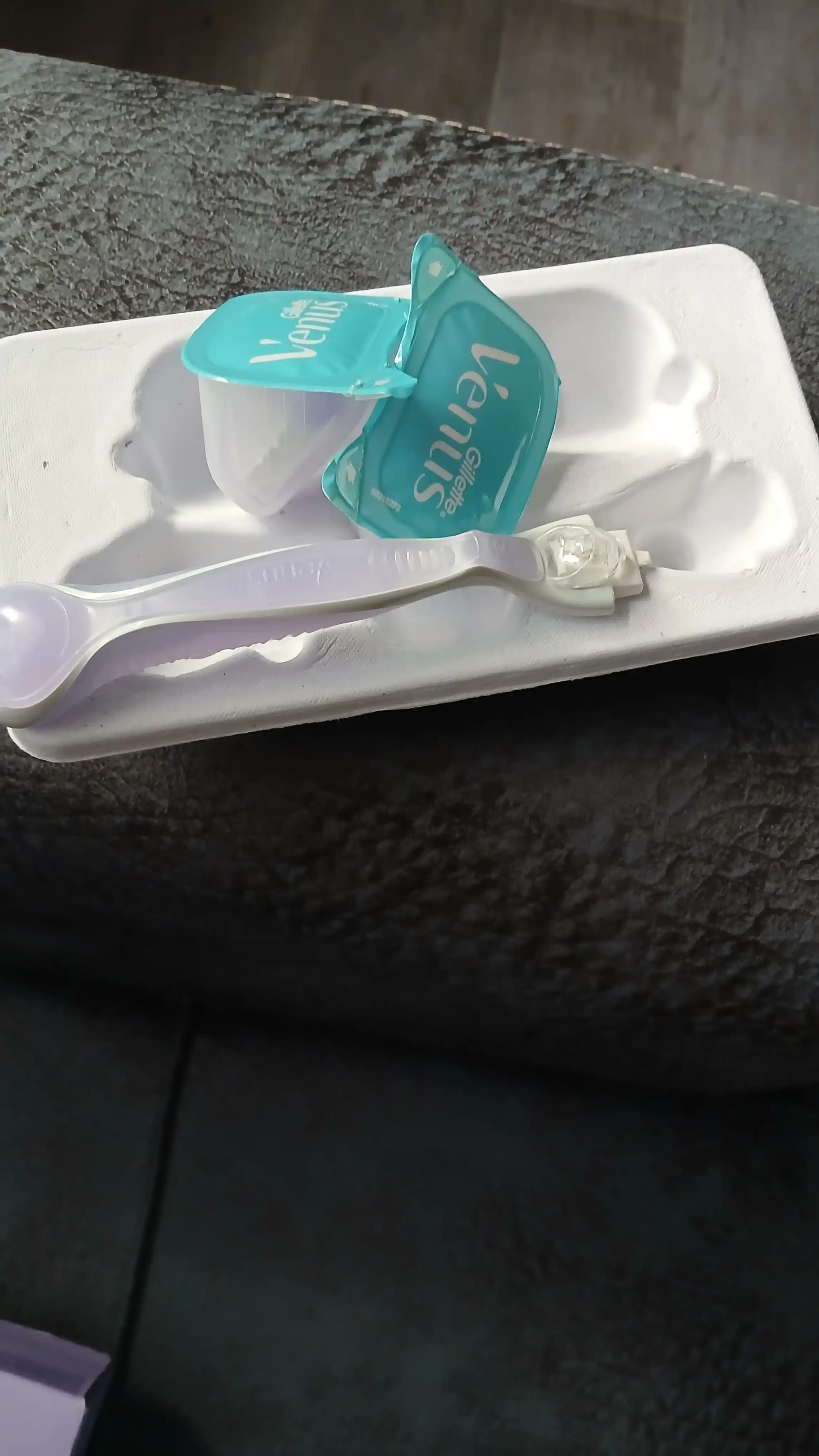 Женская бритва Venus Comfort Glide Breeze с 2сменными кассетами