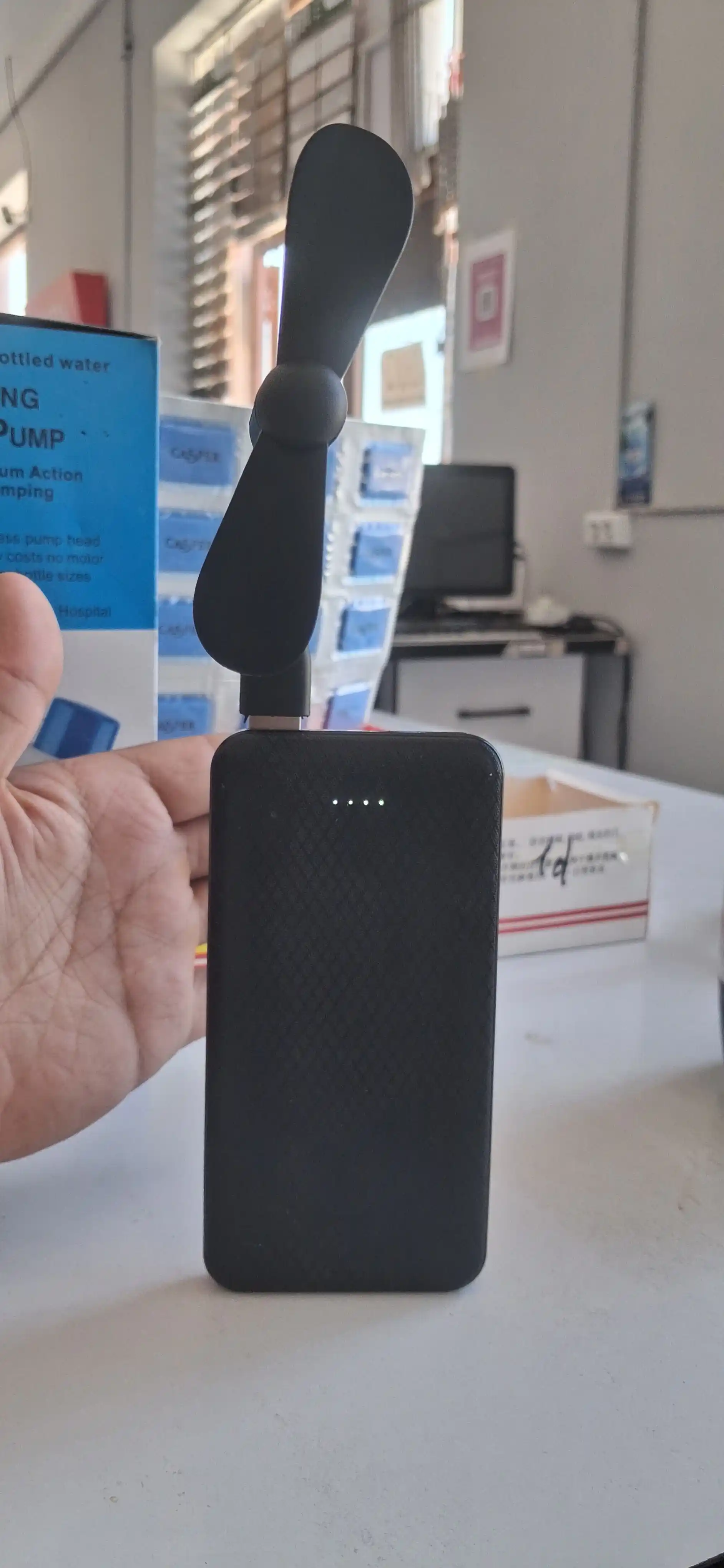 Telefon uchun USB mini ventilyator, portativ, qora rangli, parrakli