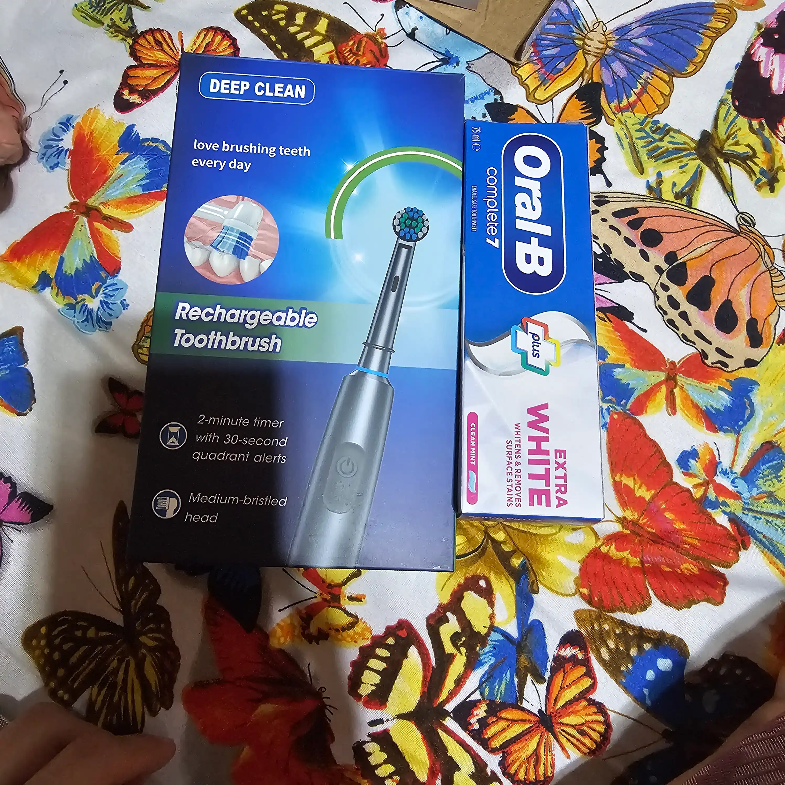 Oral-B turidagi aylanuvchi nasadkali elektr tish cho‘tkasi