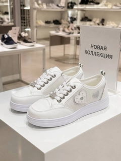 Белый