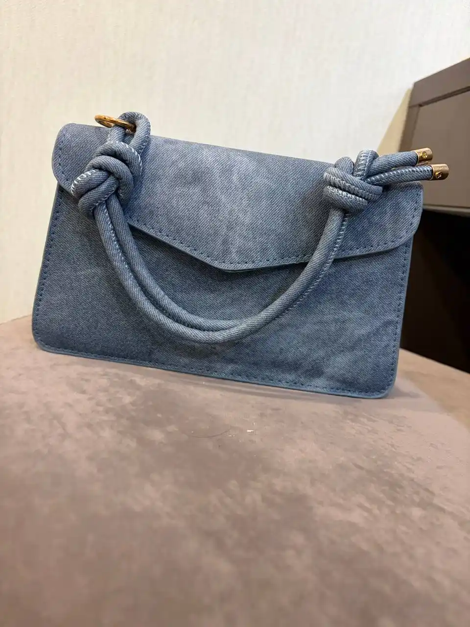 Qopqoqli va PU fakturali ayollar kross-bodi sumkasi, 23×14 sm