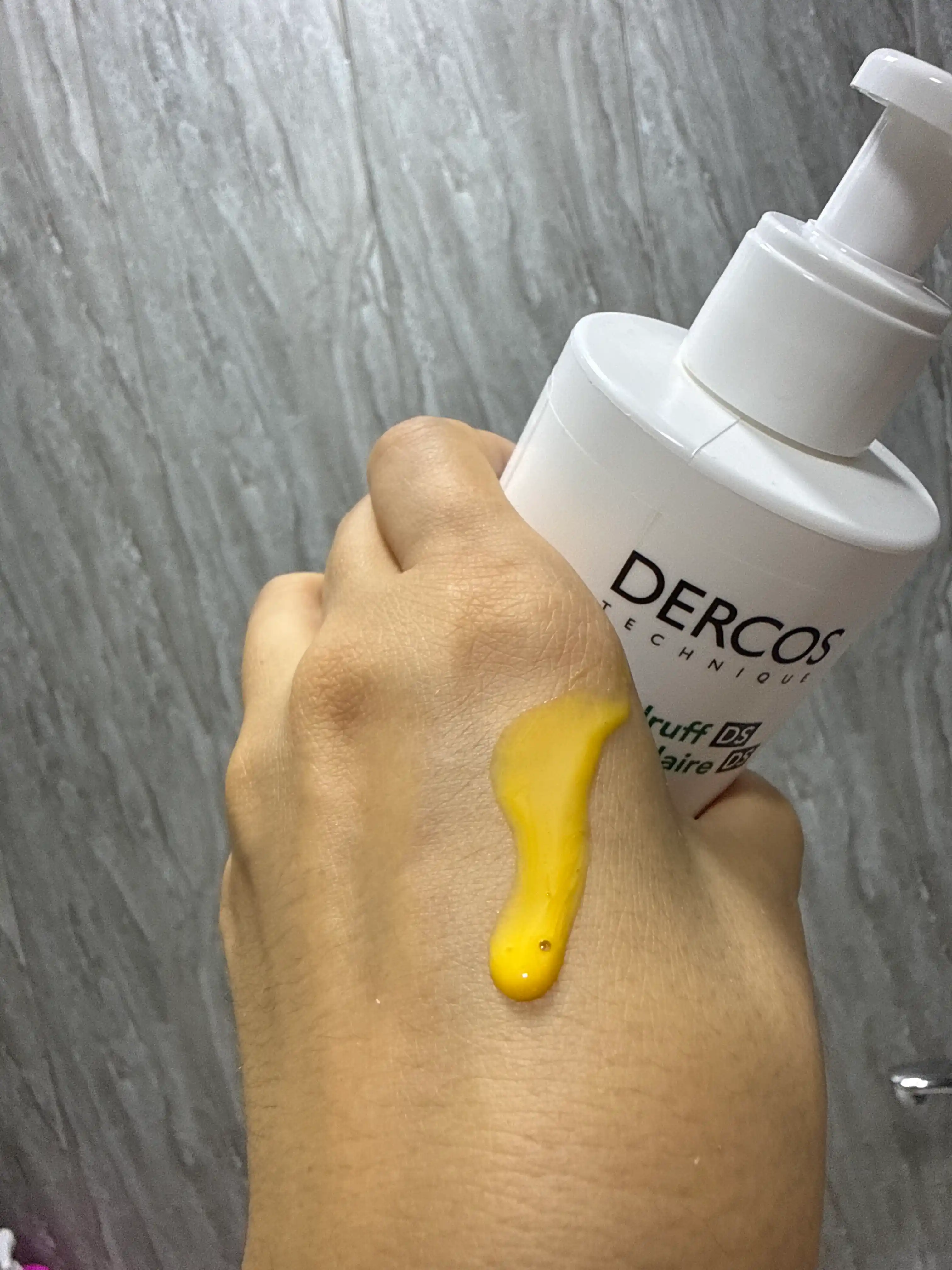 Vichy Dercos Zichlik va yog‘li sochlar uchun kepekka qarshi intensiv parvarish-shampun, 390 ml