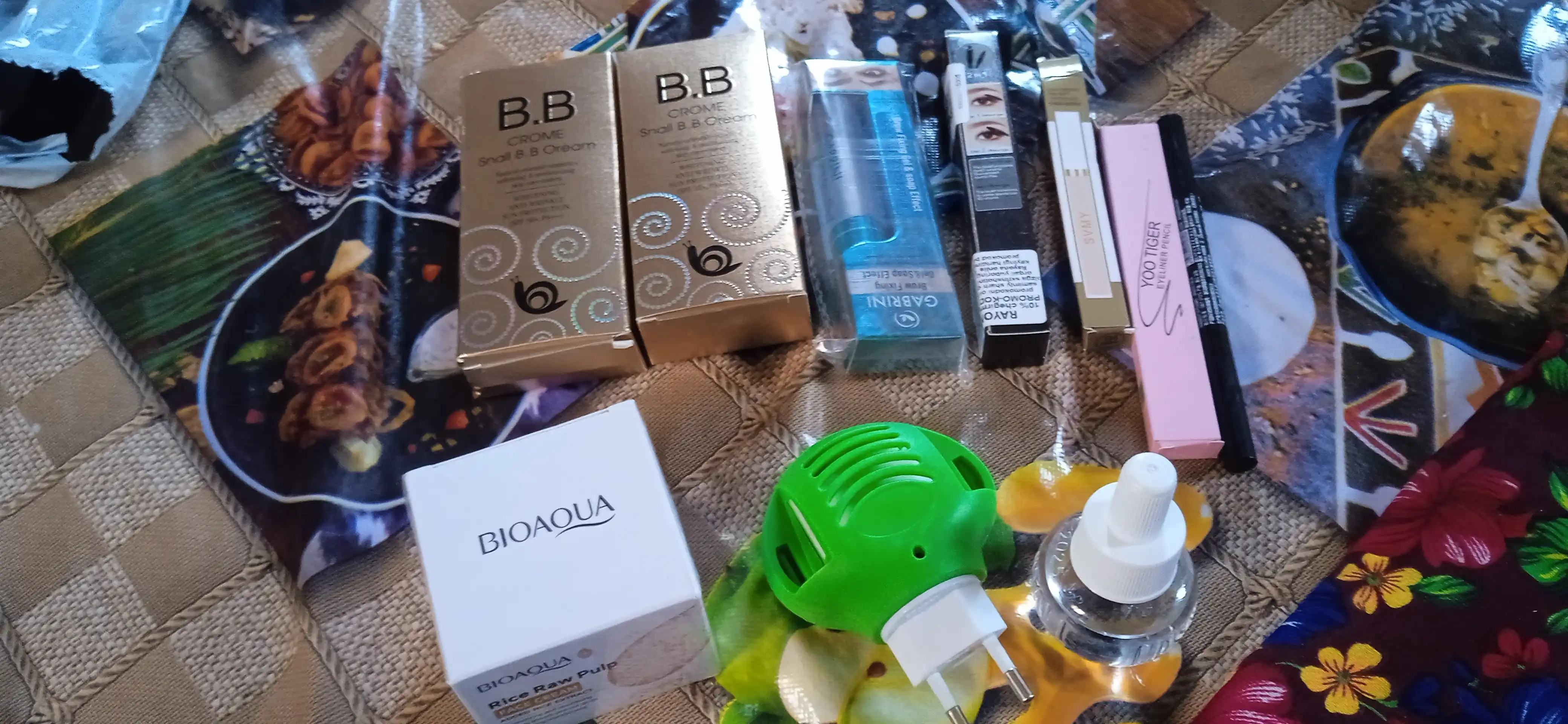 Ko'p funksiyali oqartiruvchi tonal krem BB krem Crome Snail SPF 50+, 50 ml