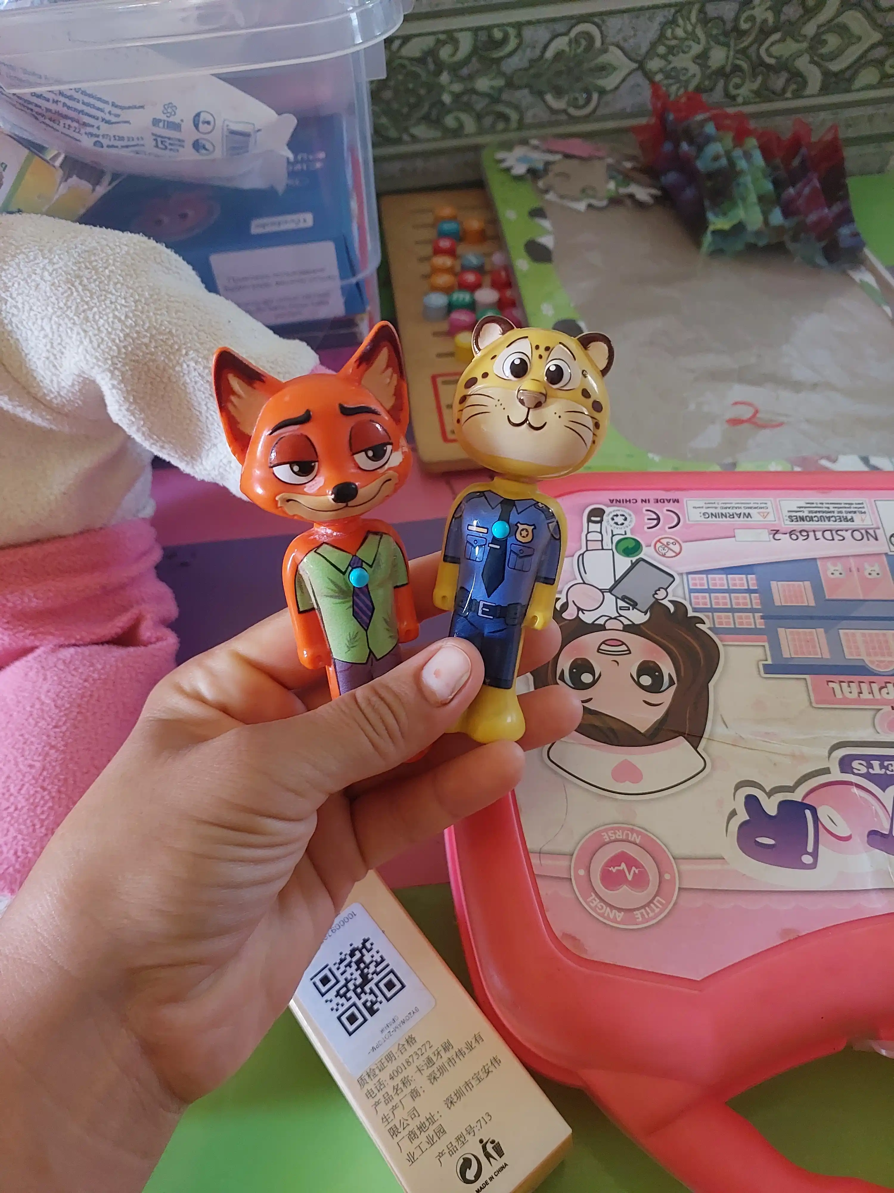 Веселая зубная щетка "ZOOTOPIA" для детей