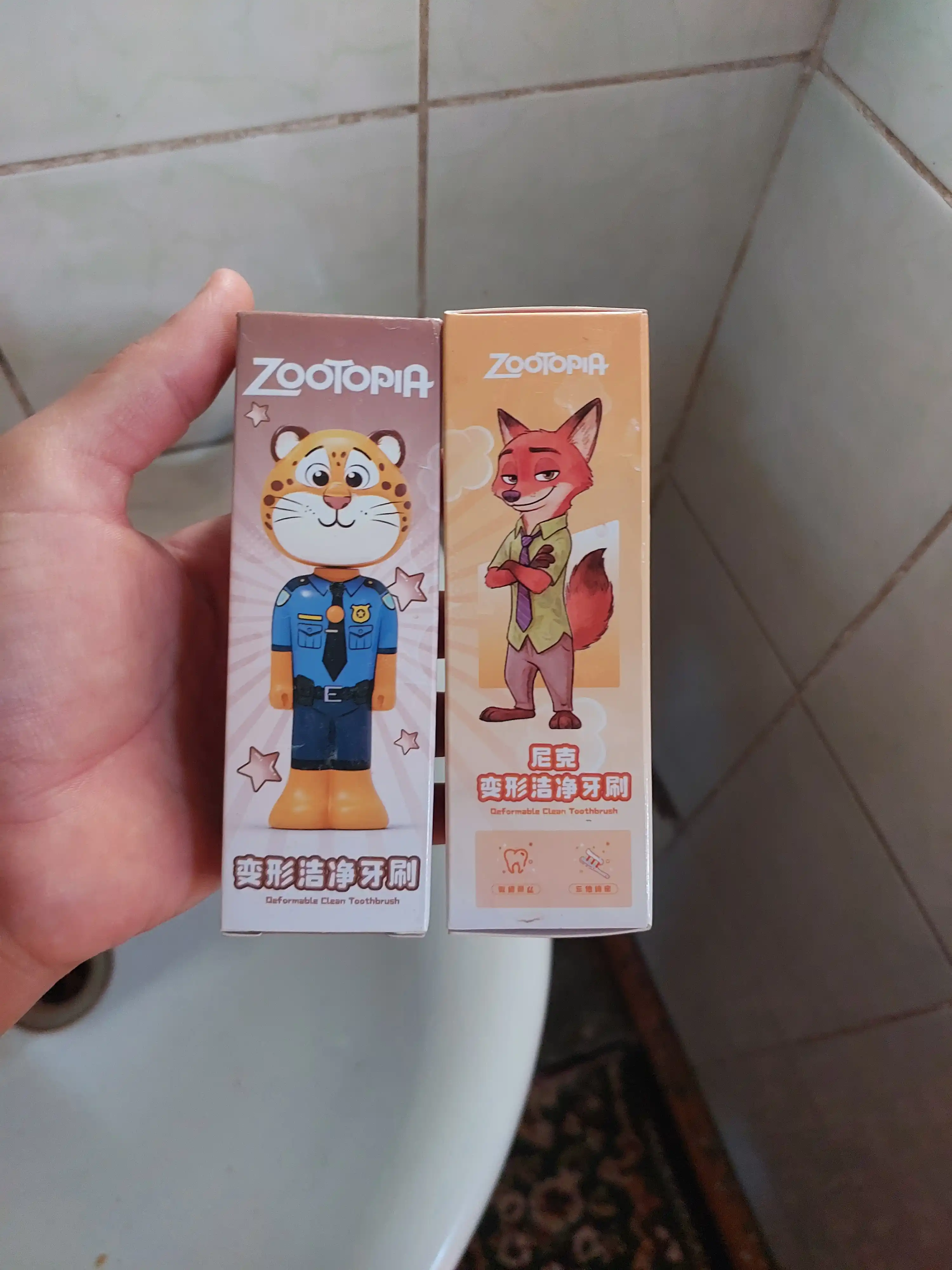 Веселая зубная щетка "ZOOTOPIA" для детей