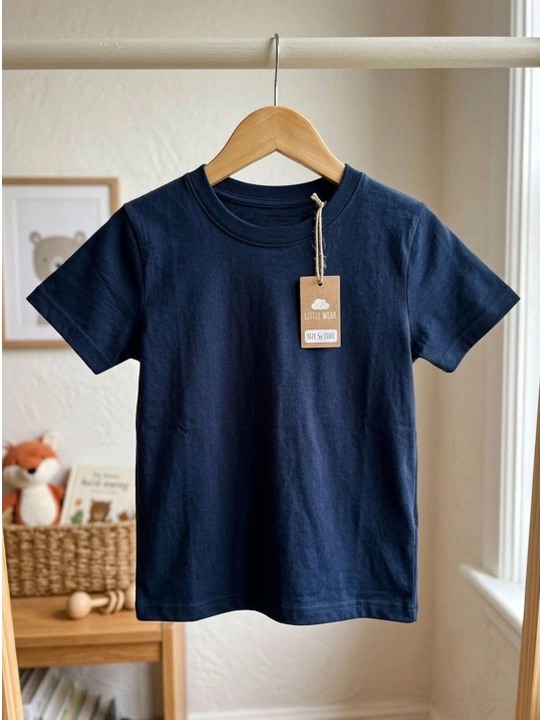 O'g'il va qiz bolalar uchun turli xil rangdagi futbolkalar