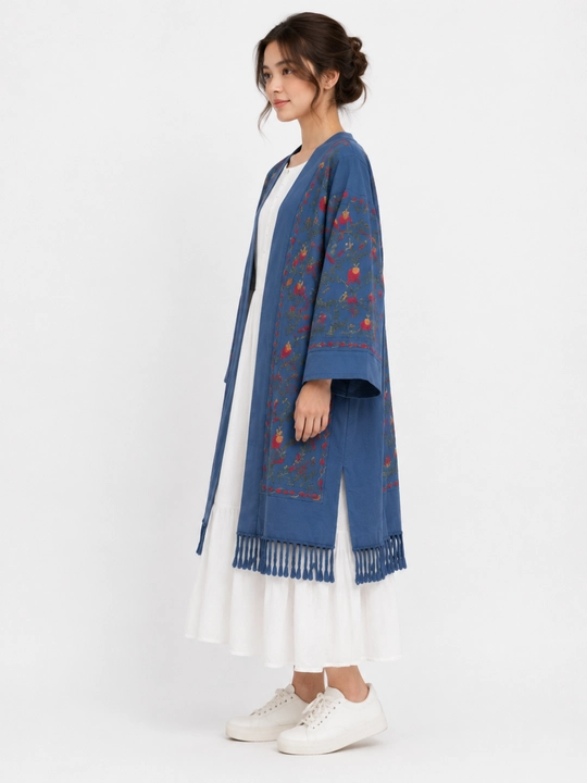 Ayollar uchun ko‘k kashtali kardigan, kimono uslub, uzun kardigan, premium, zamonaviy