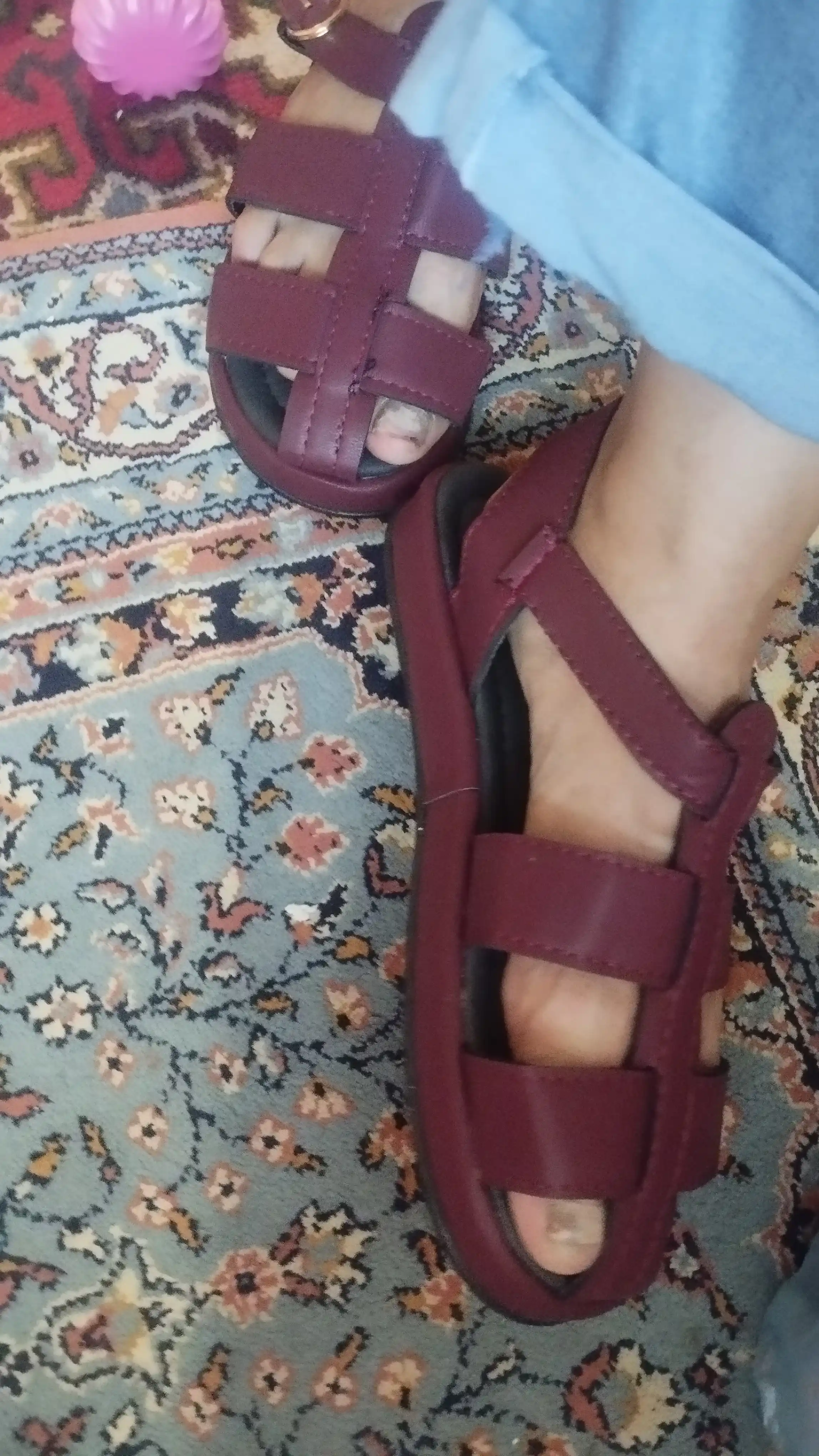 Ayollar uchun yozgi basanochkalar, tekis taglikli bossonojkalar, eko-charmdan qilingan