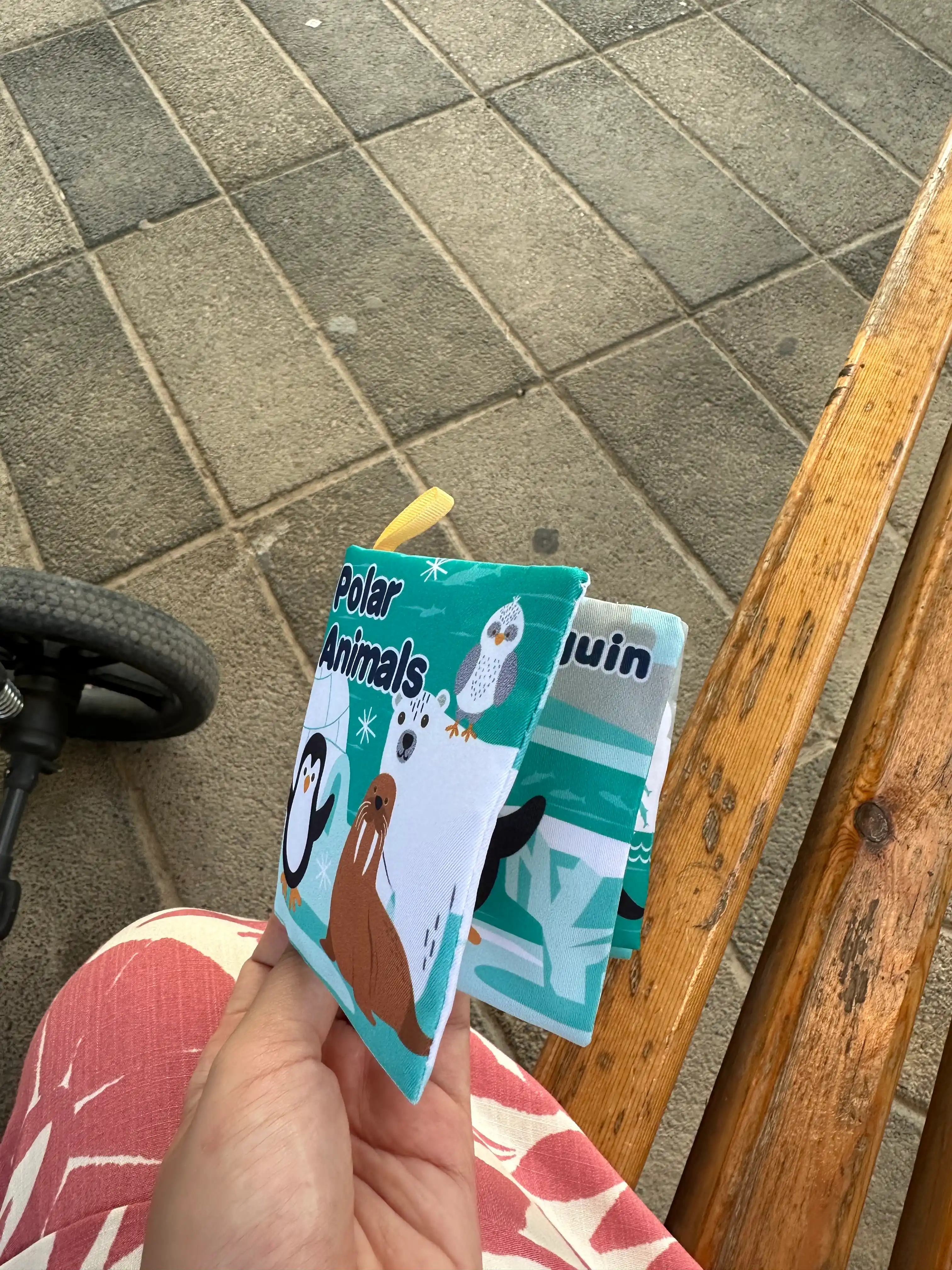 Shitirlaydigan kitob, yumshoq o‘yinchoq kitob, shitirlaydigan, matoli