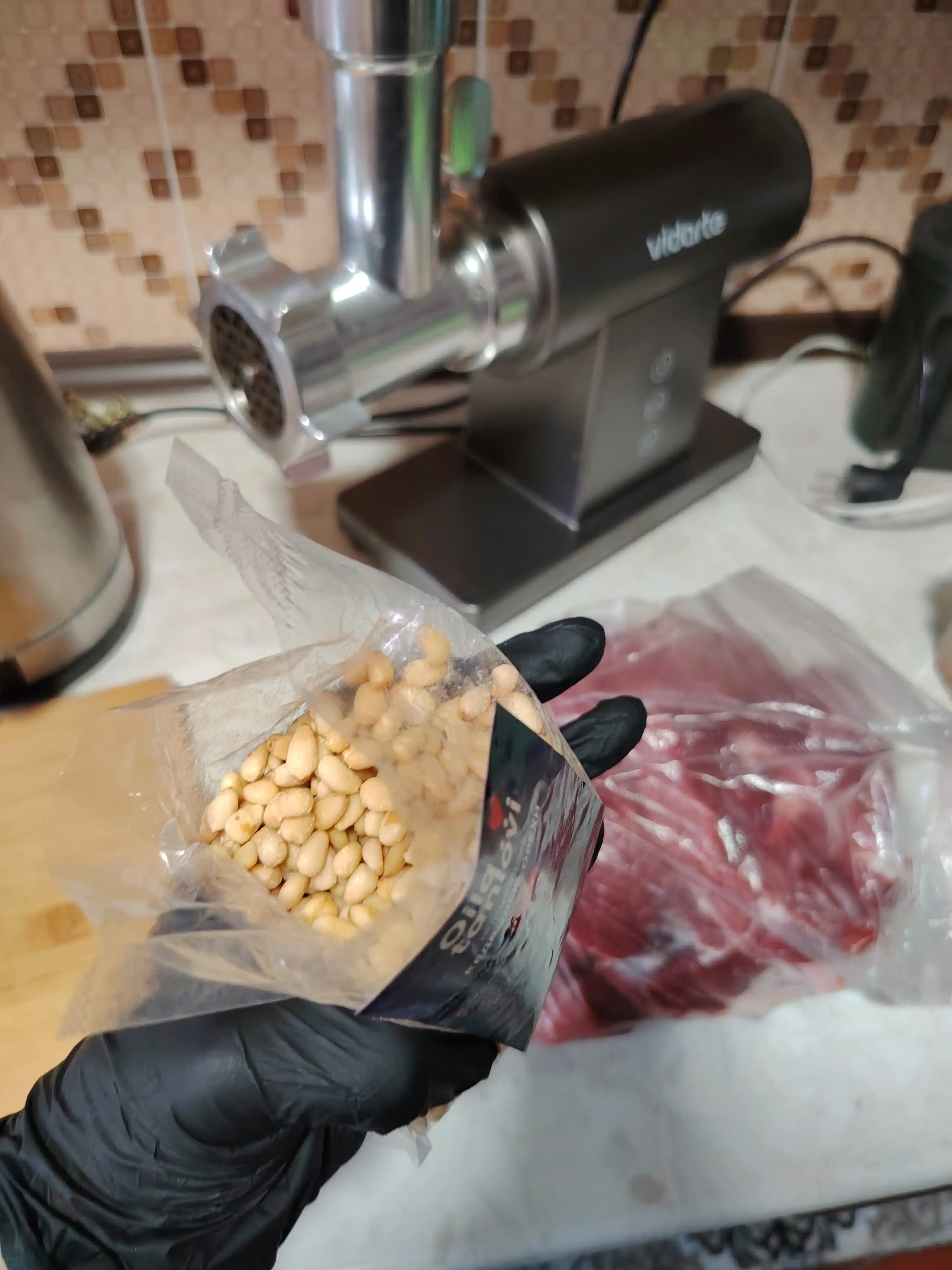 Kedr yong'og'i Oila tanlovi, tozalangan, 100 g