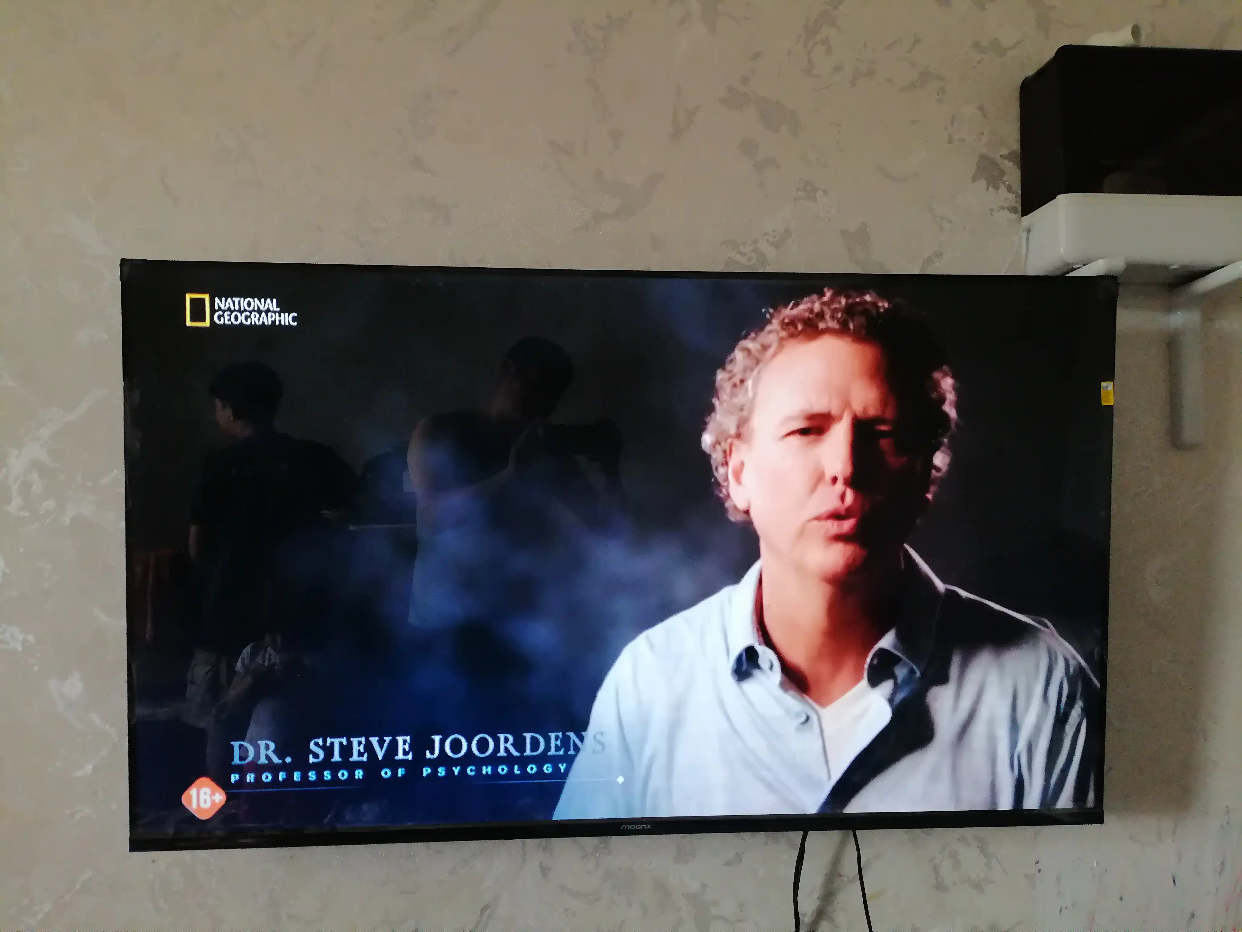 Телевизор MoonX 55", 43" 4K UltraHD, Smart, HDR поддержка, пульт в комплекте