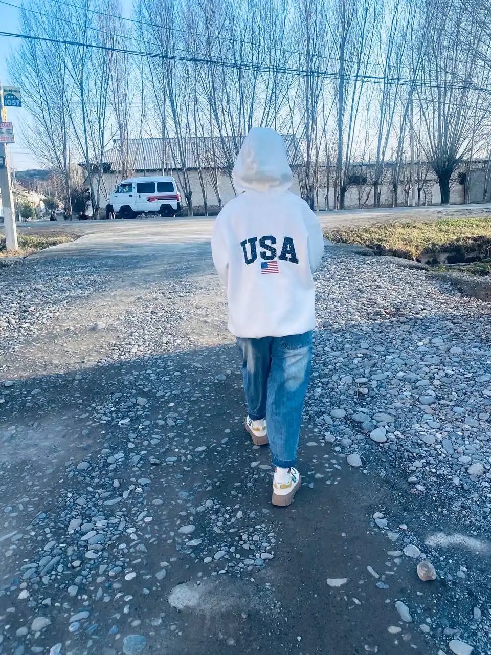 Uniseks, katta o‘lchamli, issiq sochli, kapyushonli xudi