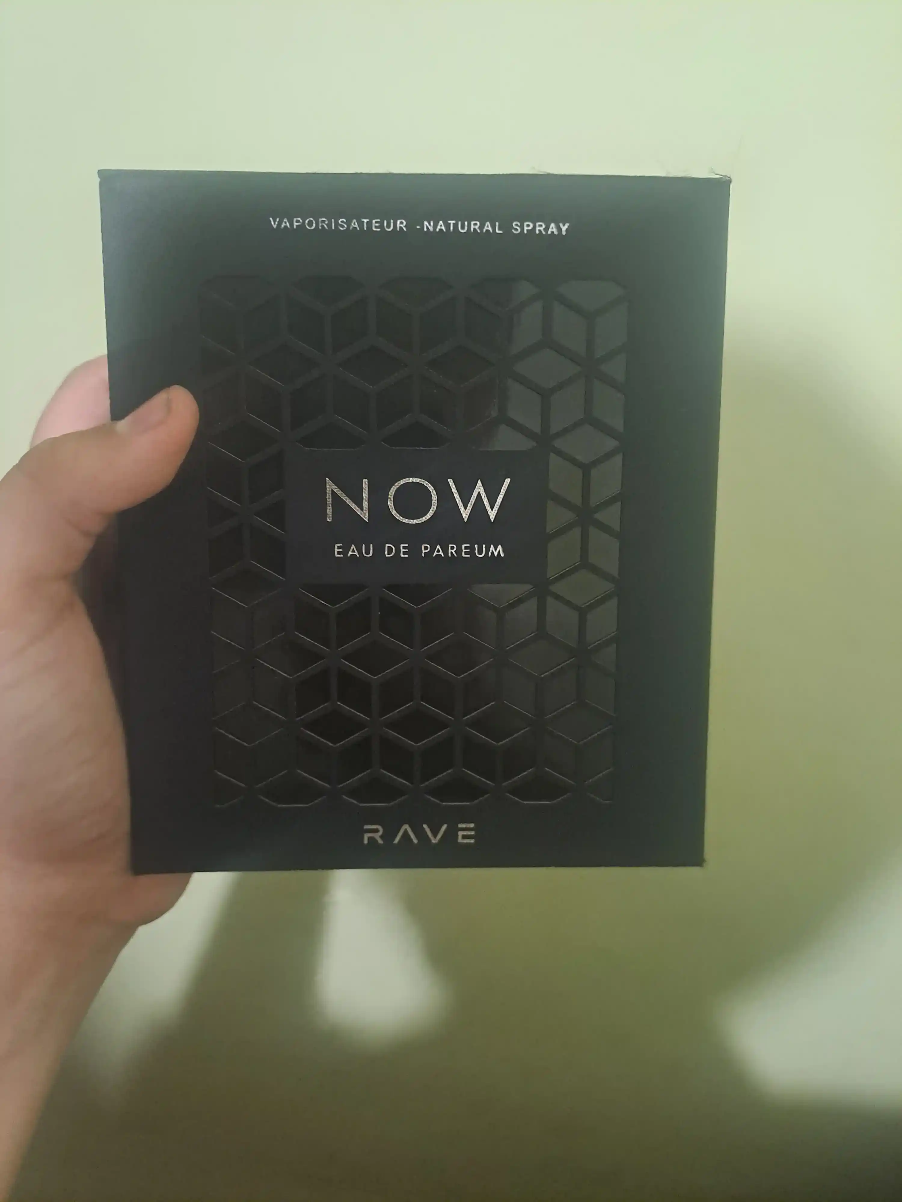 Erkaklar atiri RAVE NOW white, woman 1-2 kun hidi turad