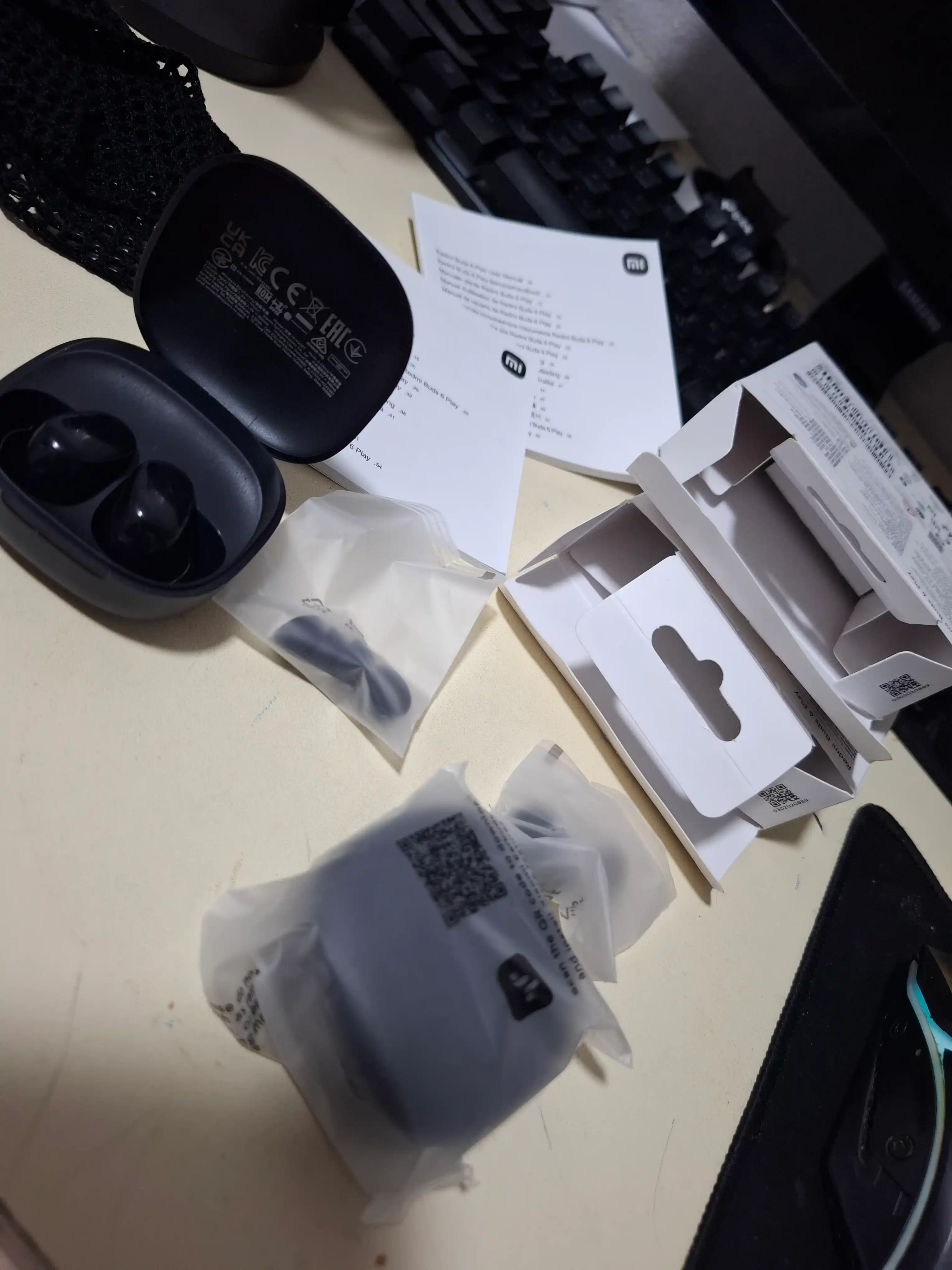 Redmi buds 6 play simsiz quloqchinlari, 36 soatgacha musiqa tinglash