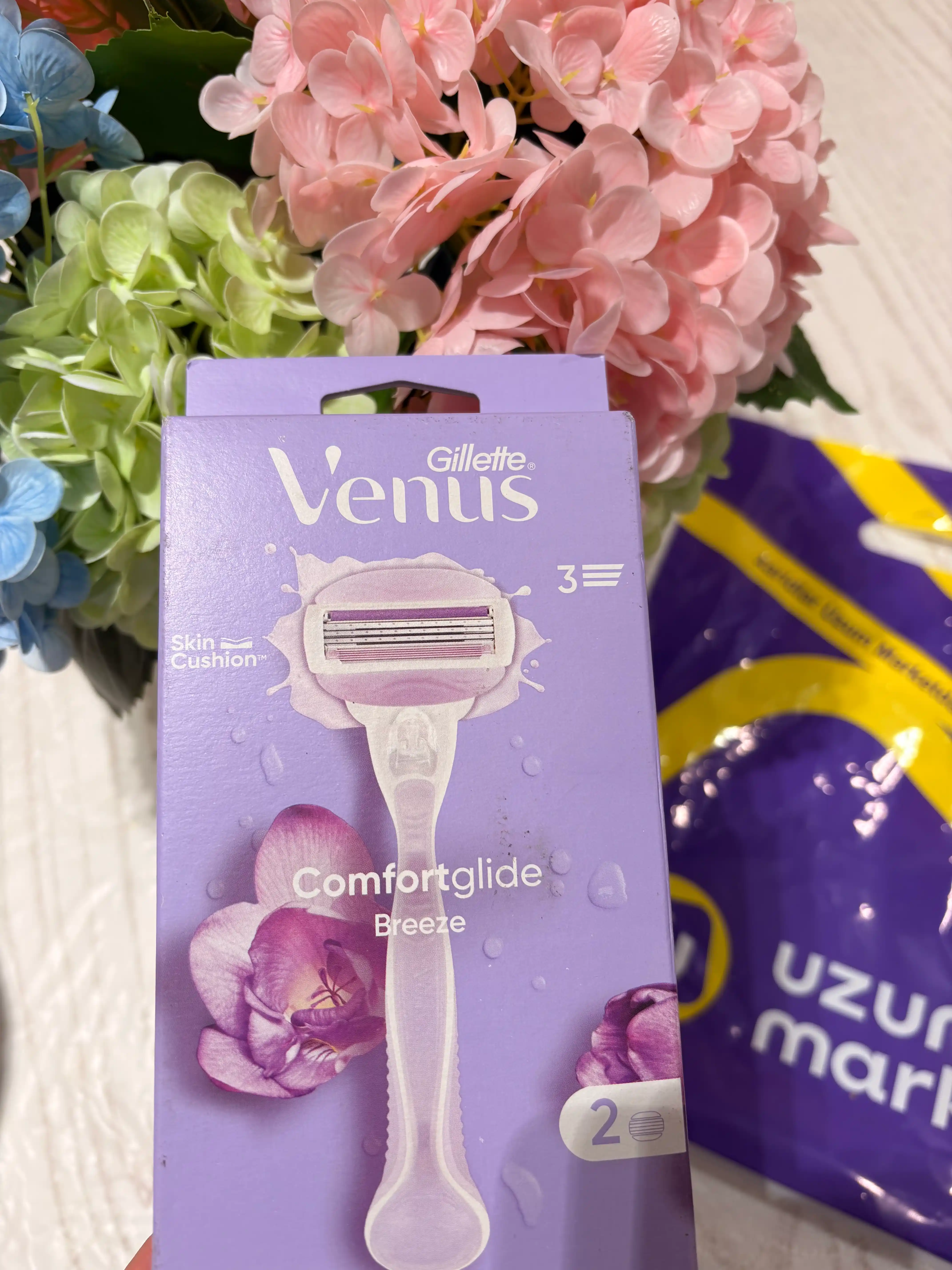 Женская бритва Venus Comfort Glide Breeze с 2сменными кассетами