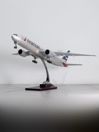 Boeing 777 samolyoti modeli, American Airlines, 47 sm, shassi, shaffof oynalar, taglik - 