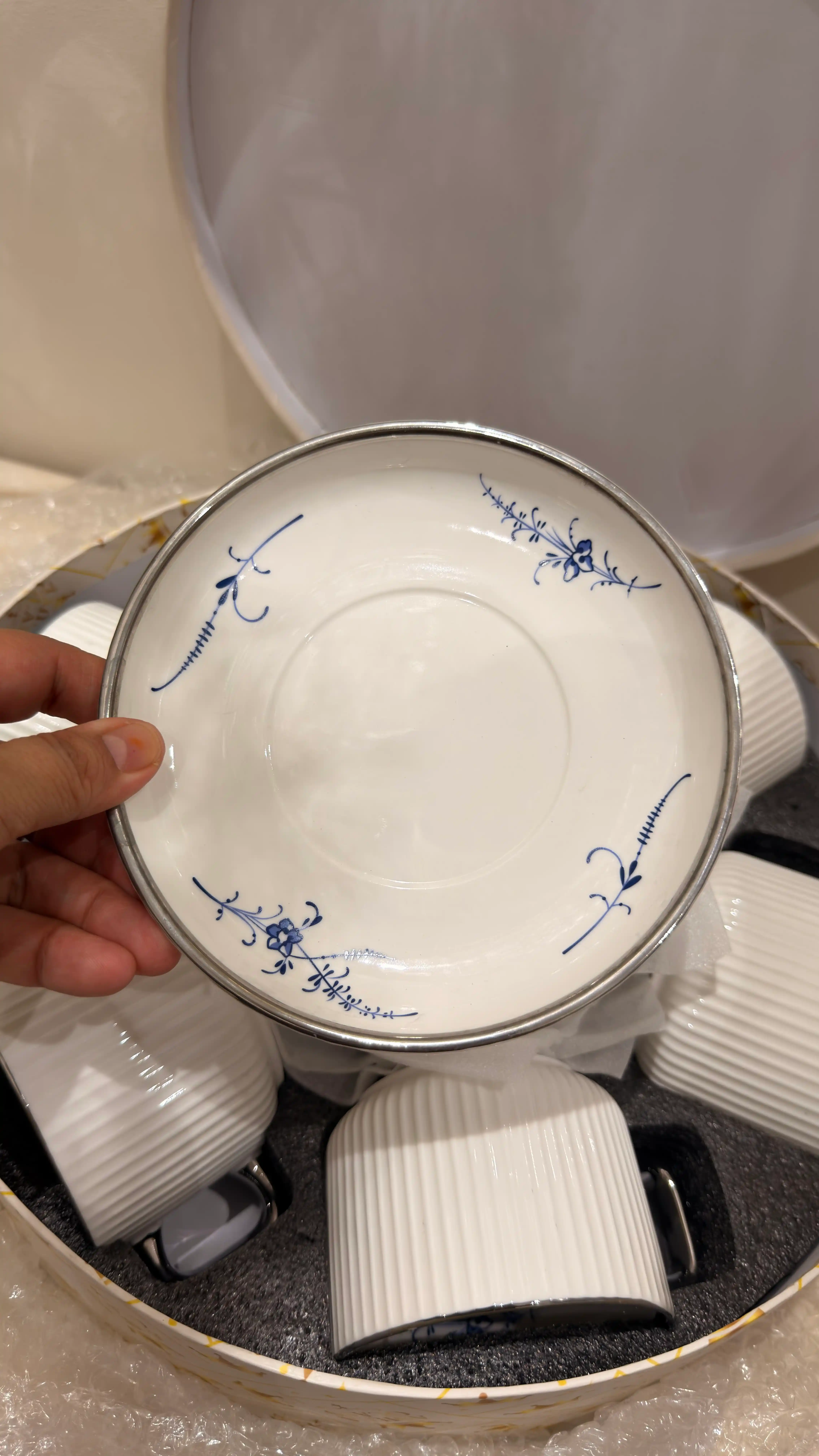 Чайный сервиз из фарфора — набор из 6 чашек и 6 блюдец